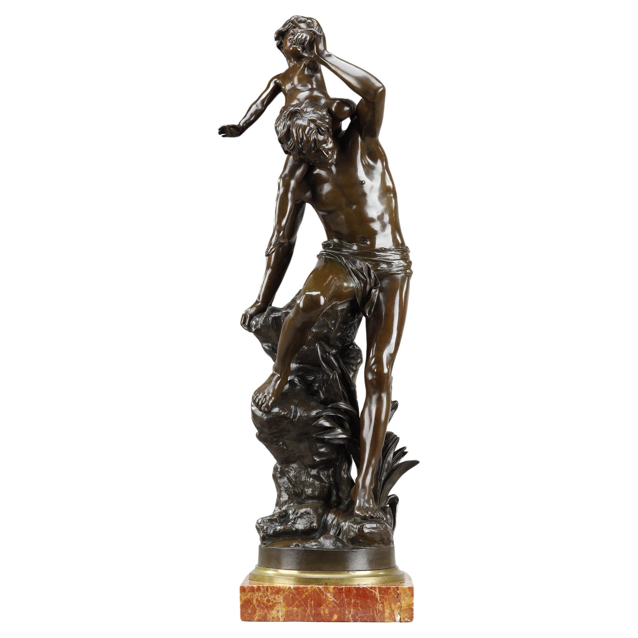 Bronzeskulptur „Mann, der ein Kind trägt“, signiert Gaston Leroux