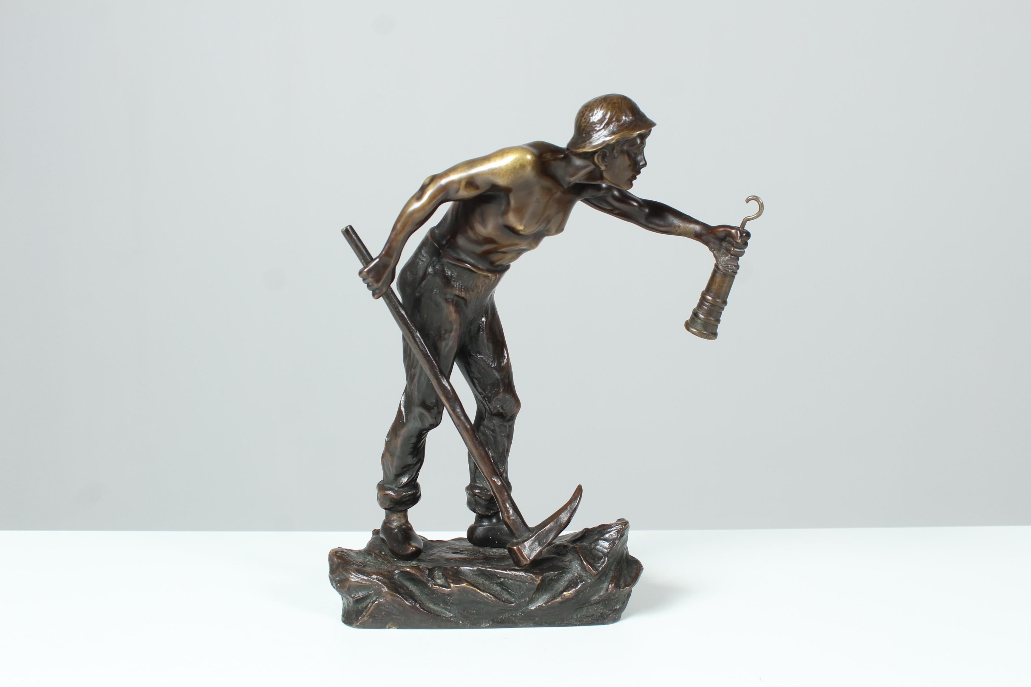 Oeuvre en bronze signée du sculpteur allemand Wilhelm Warmuth : 