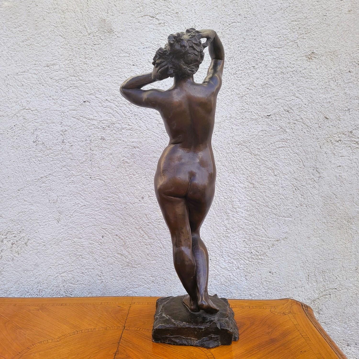 Art Nouveau Bronze Sculpture, Nude Woman, Circa 1900 For Sale