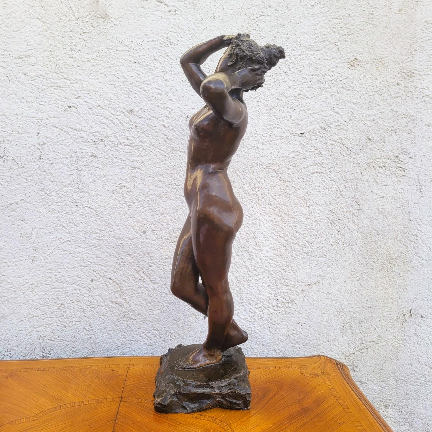 Italian Bronze Sculpture, Nude Woman, Circa 1900 For Sale