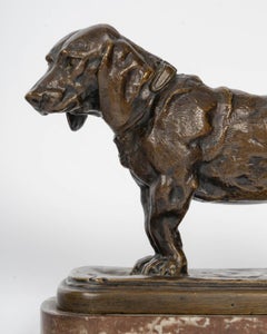 Escultura de Bronce de un Basset Hound en Bronce Patinado, firma Barye.