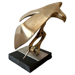 Sculpture en bronze d'un oiseau sur socle en granit