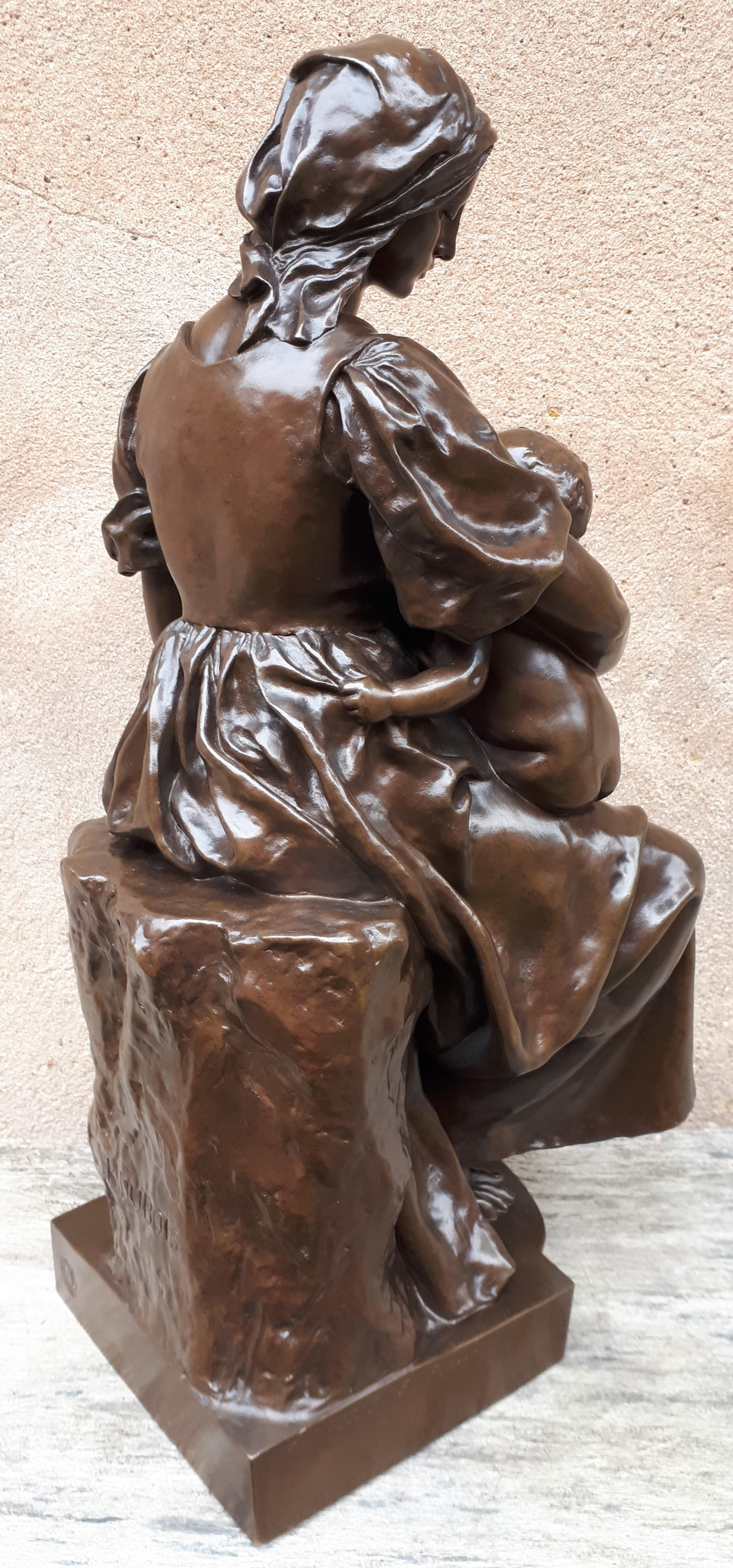 Bronze Sculpture Of A Breastfeeding Mother, By Paul Dubois In Good Condition For Sale In Saverne, Grand Est