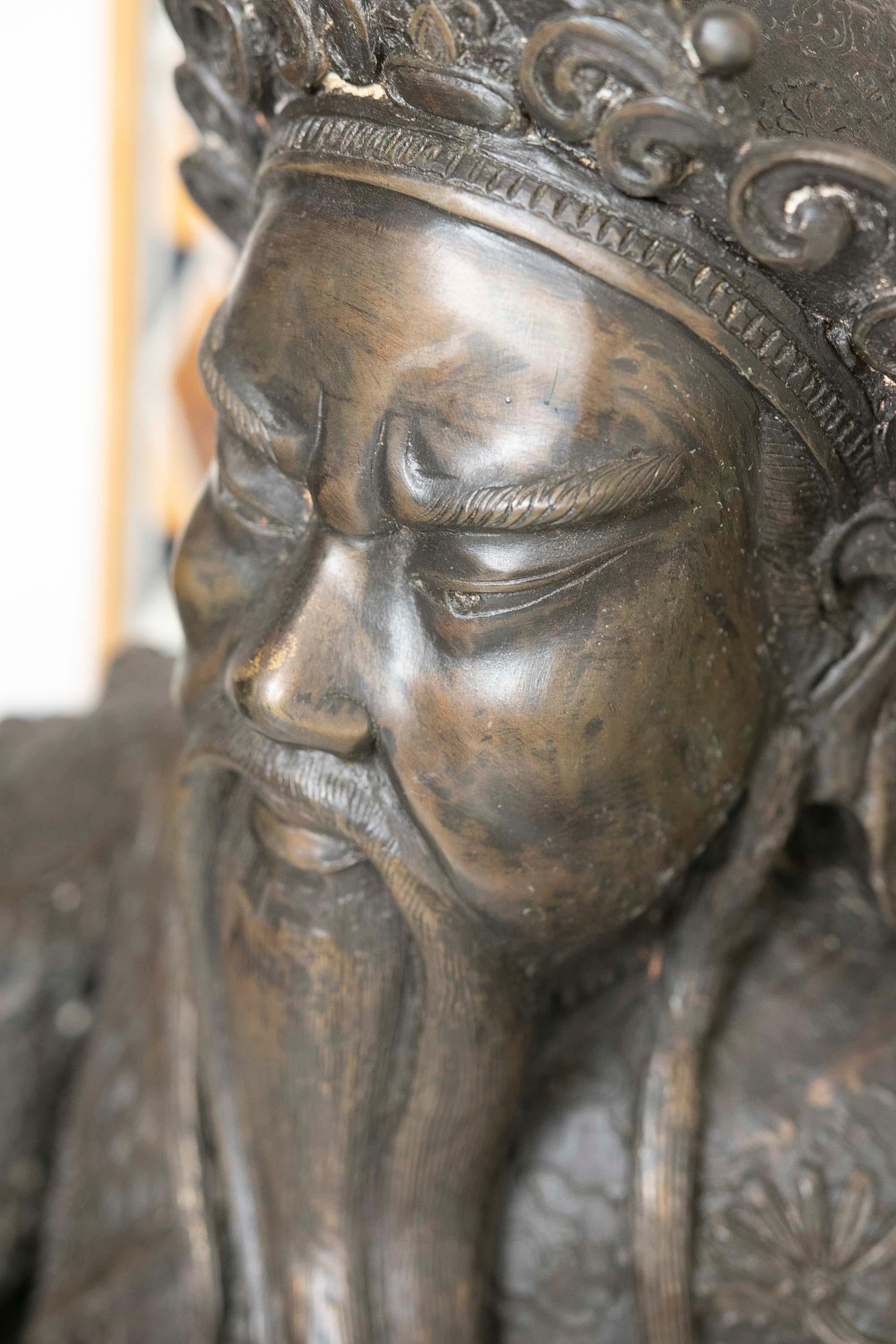 Sculpture en bronze d'un moine bouddhiste en vente 6