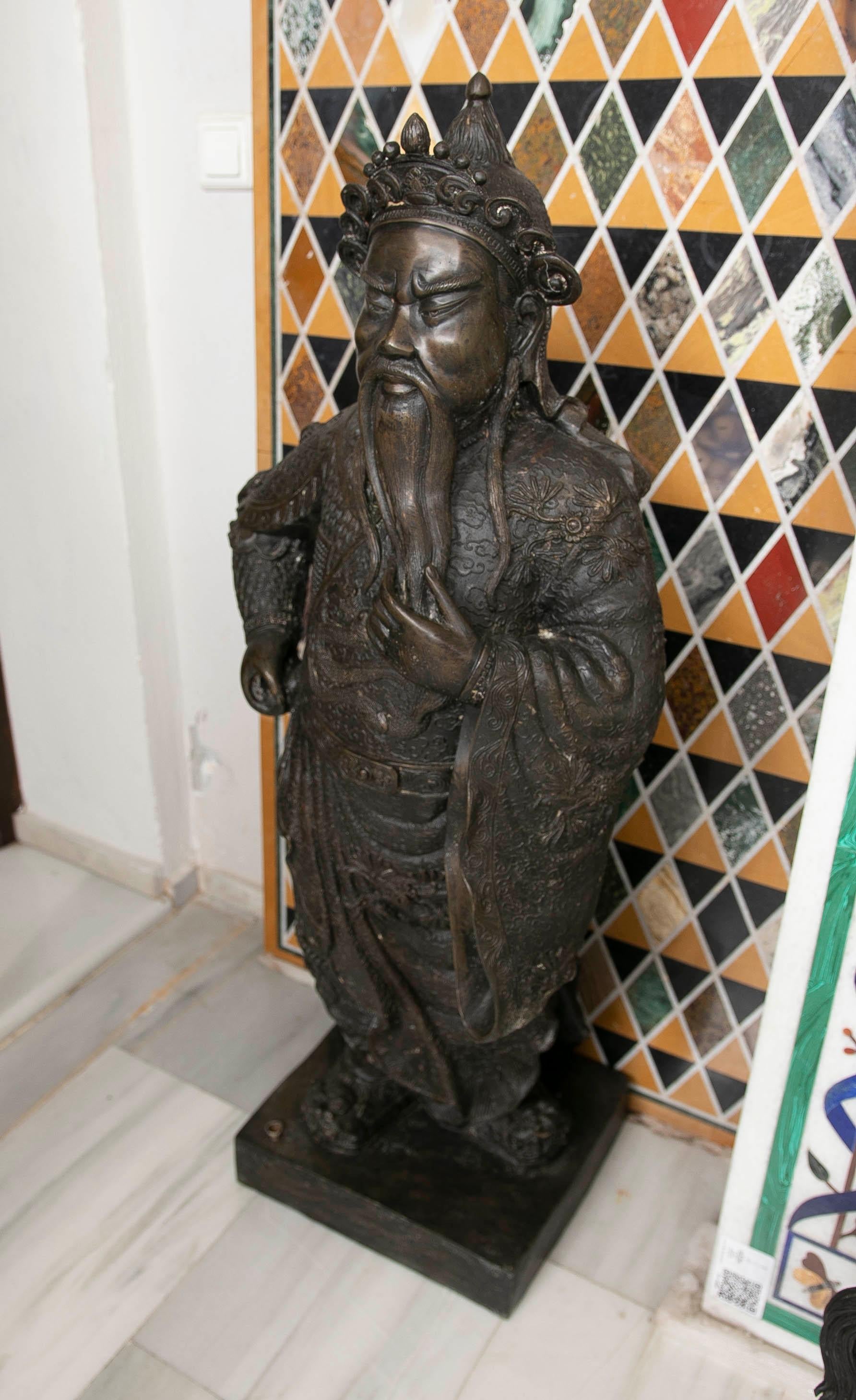 Asiatique Sculpture en bronze d'un moine bouddhiste en vente