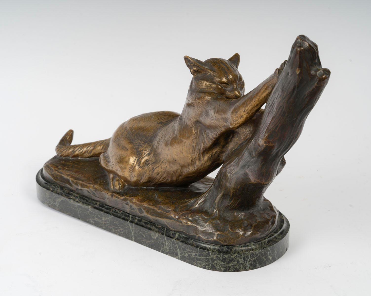 Scultura in bronzo di un gatto di Louis Riché, inizio del XX secolo.

Scultura in bronzo di un gatto in stile Napoleone III, realizzata da Louis Riché all'inizio del XX secolo.

H. H. 26 cm, L. 45 cm, P. 13 cm.
Contattaci prima di ordinare per