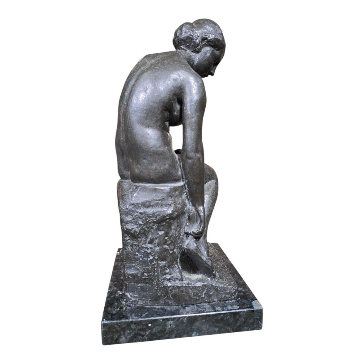 French School – Bronze Sculpture of a Seated Dancer, in the Style of Edgar Degas
France, Early 20th Century

An elegant and finely cast bronze sculpture of a seated dancer, evocative of the timeless style of Edgar Degas, the master of