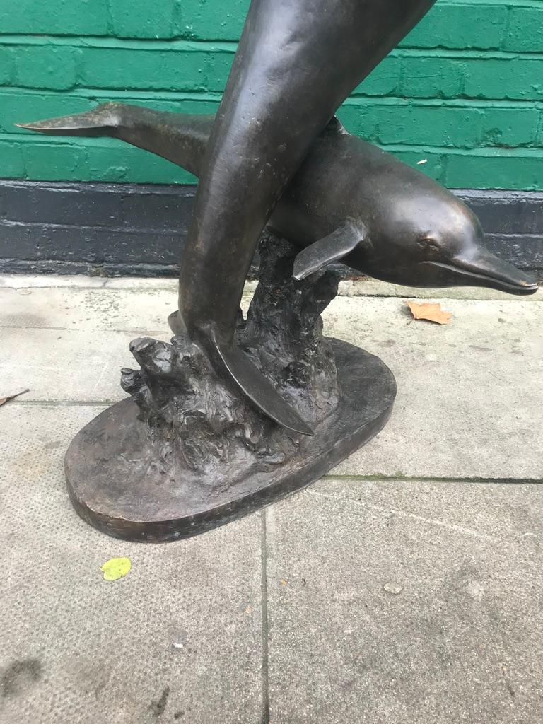 Sculpture en bronze d'un dauphin et de son veau en vente 1