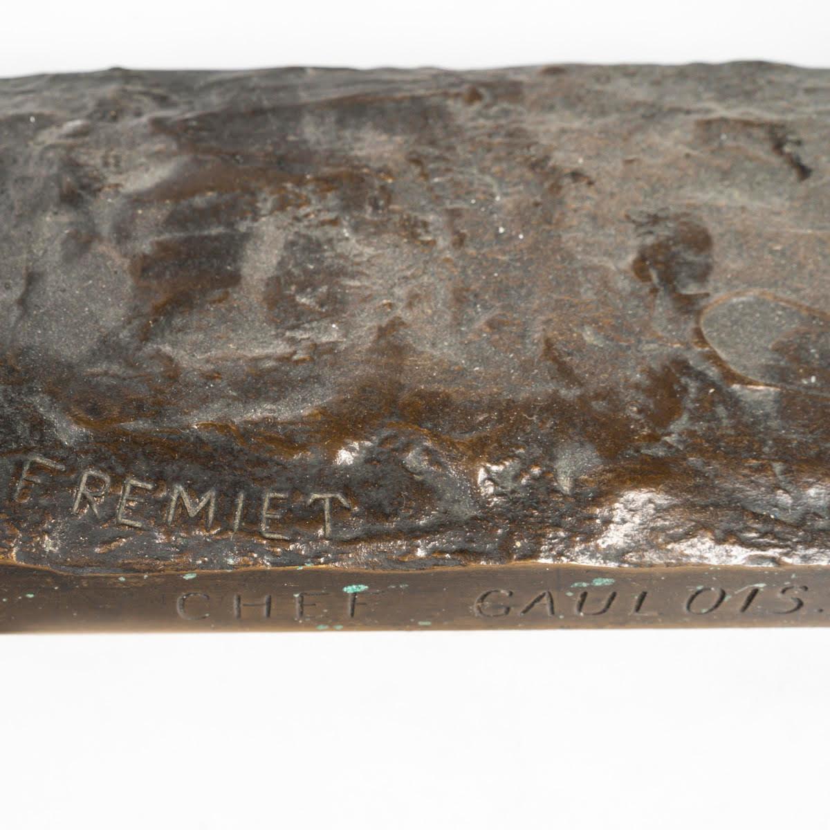 XIX secolo Scultura in bronzo di un capo gallico, firmata FREMIET. in vendita