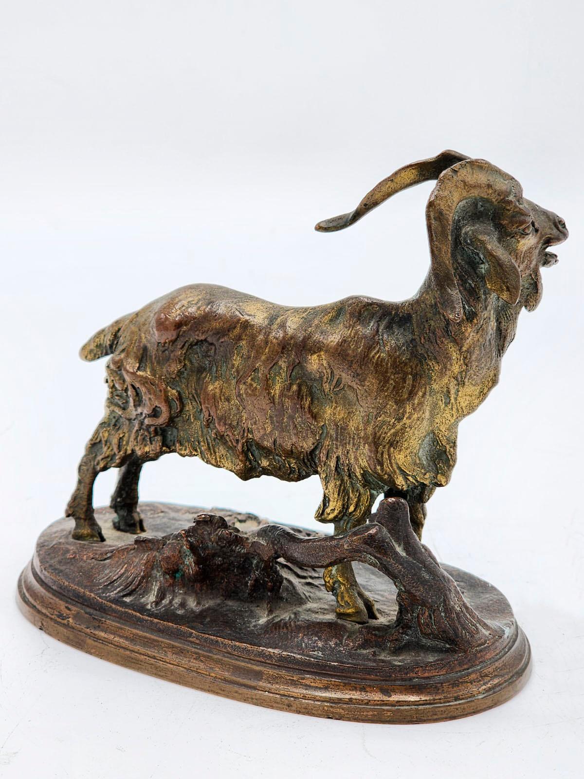 Scultura in bronzo di una capra di P.J. Mêne
Questa antica scultura è stata realizzata dal noto P & A. Mene dalla Francia, risale all'incirca al 1875, anche se potrebbe essere successivo alla sua morte, ed è realizzato nello stile tardo vittoriano