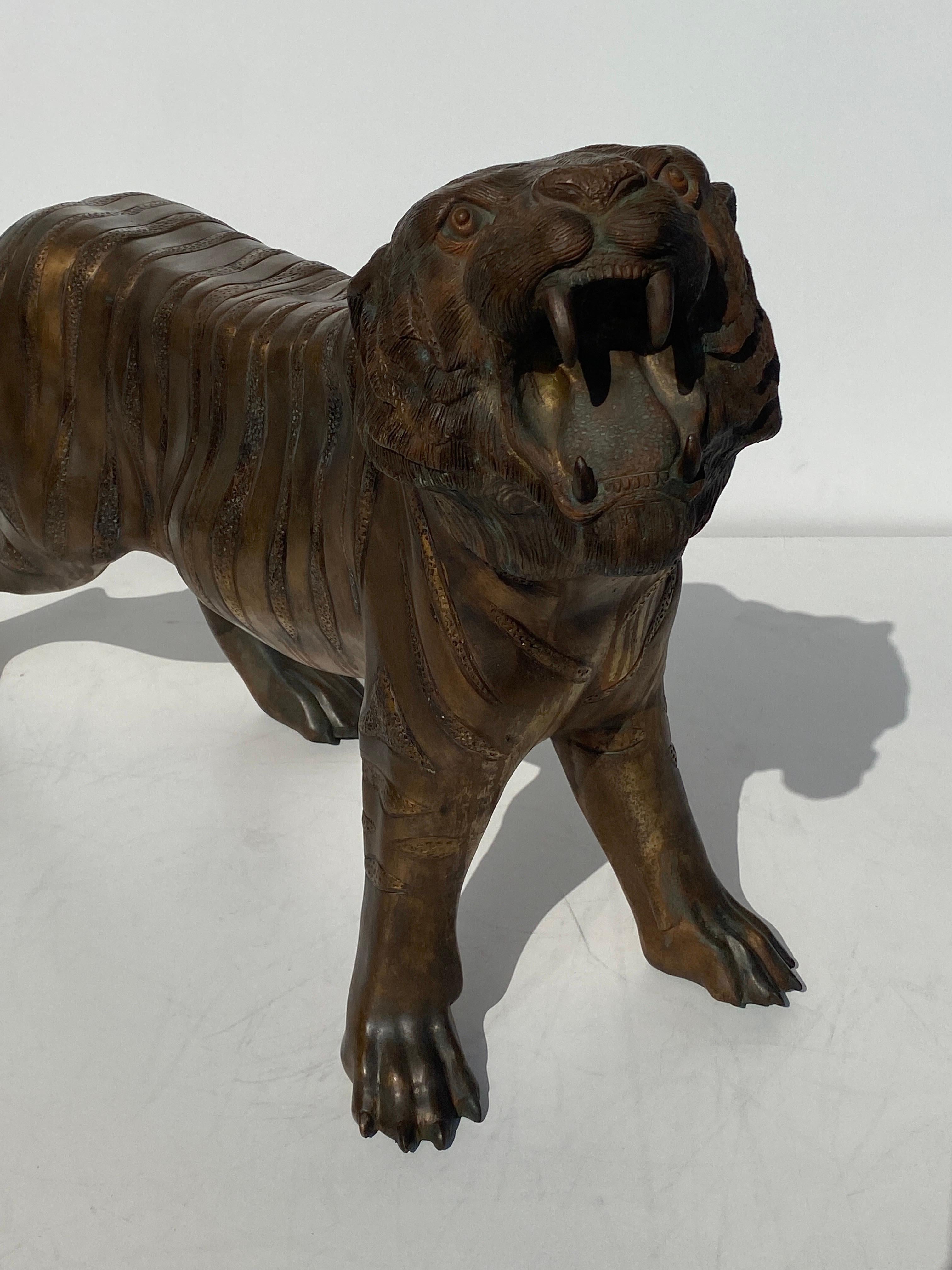Bronze Sculpture of a Roaring Tiger In Good Condition For Sale In North Hollywood, CA