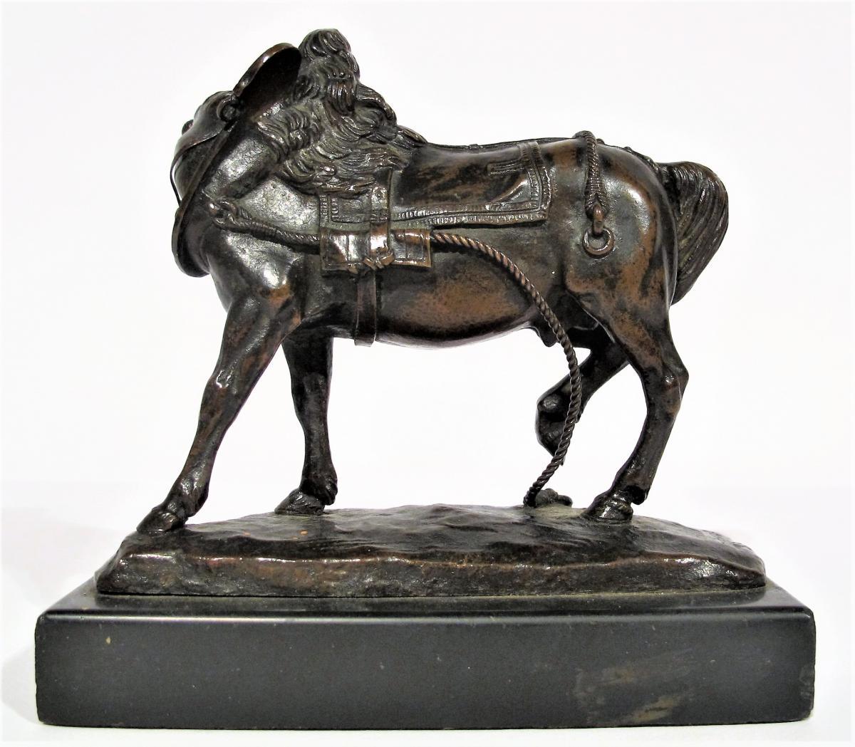 Bronzeskulptur eines angeschirrten Arbeitspferdes von Théodore Gechter (1796-1844) (Französisch) im Angebot