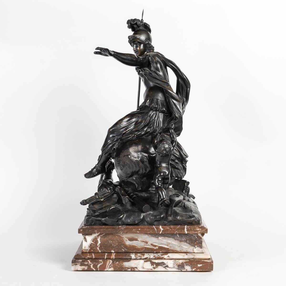 Scultura in bronzo di una donna elmata circondata da cherubini, periodo di Napoleone III. in vendita 2