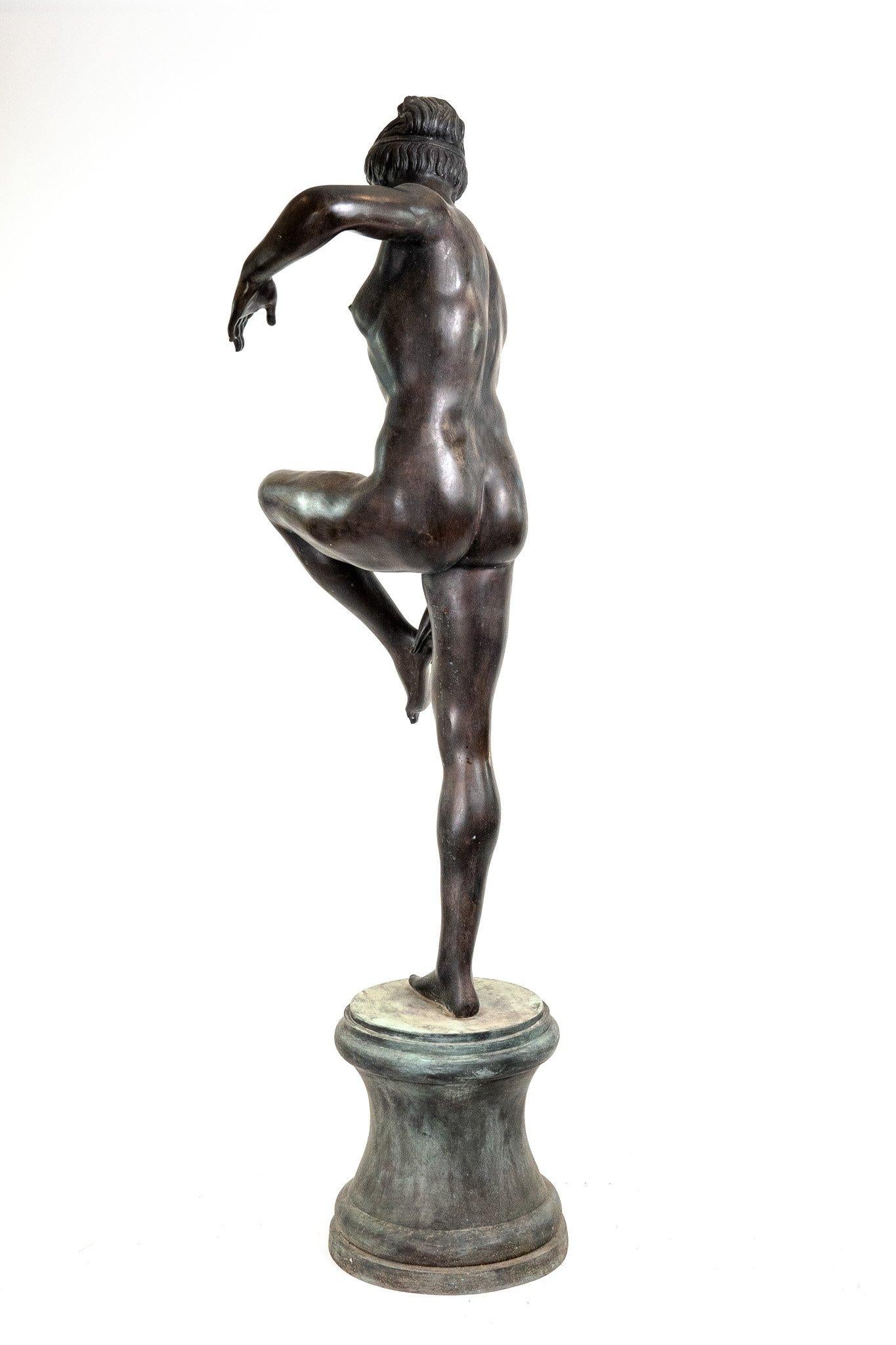 Scultura in bronzo di una grande ballerina, H. 180 cm in vendita 1