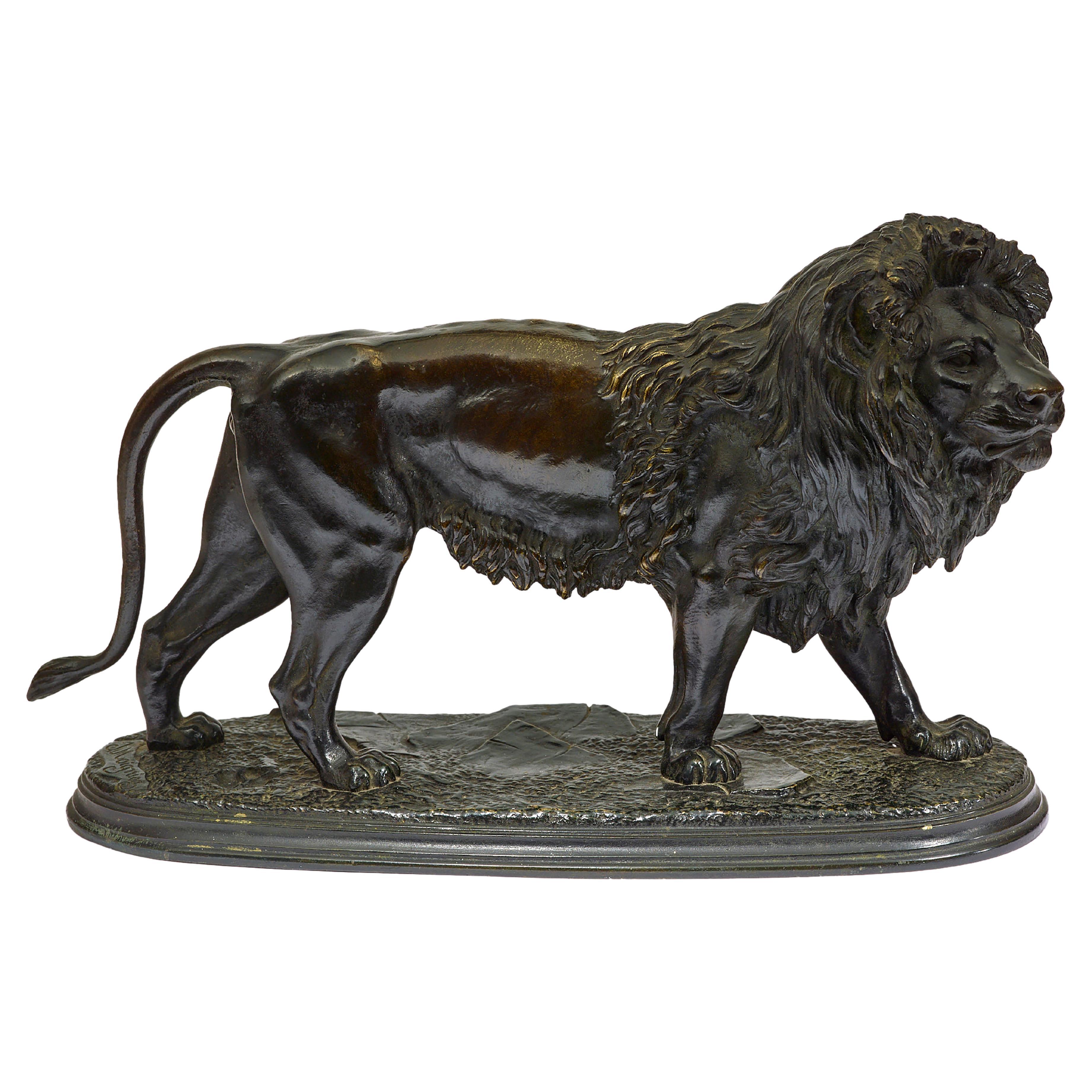 Sculpture en bronze d'un lion en vente