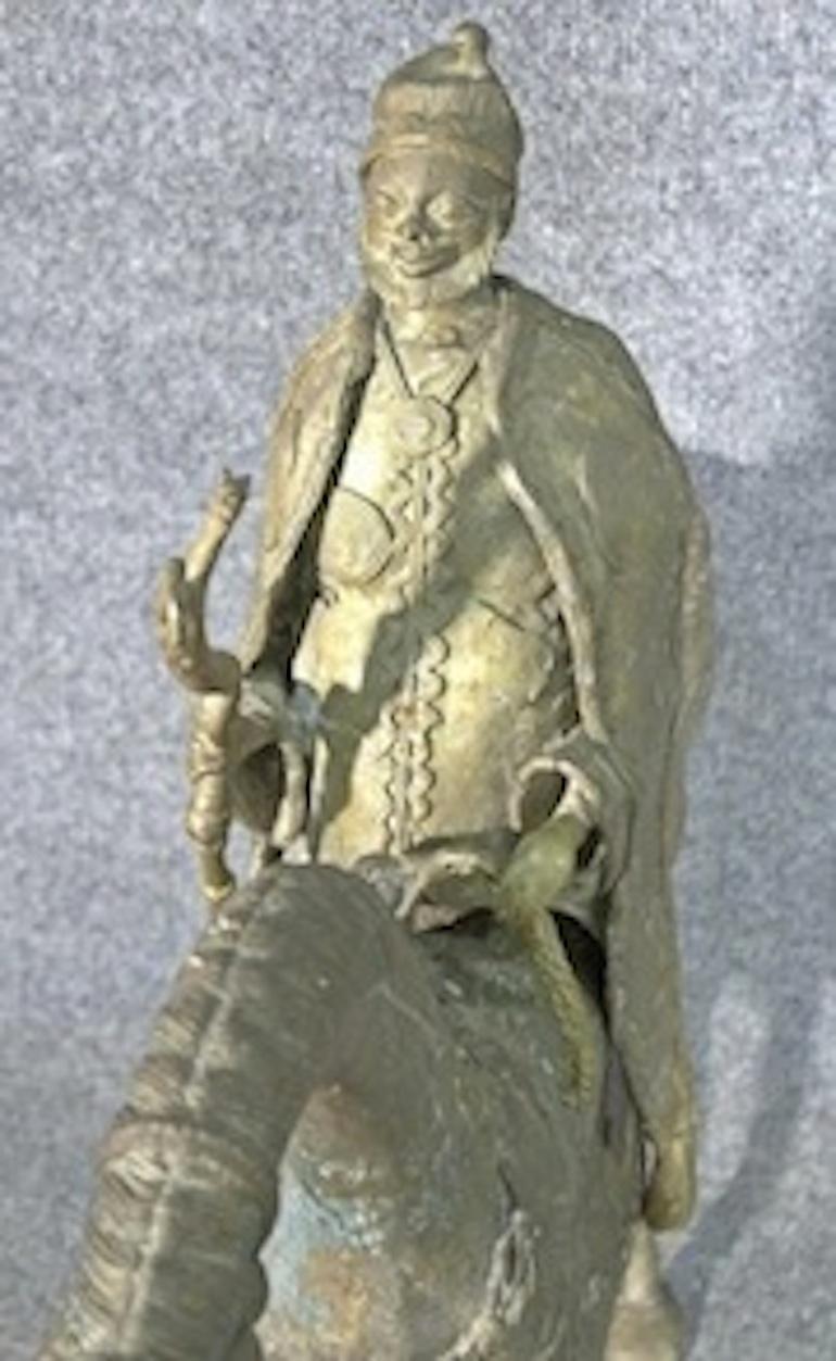 Bronze-Skulptur eines Mannes auf Pferd (Industriell) im Angebot