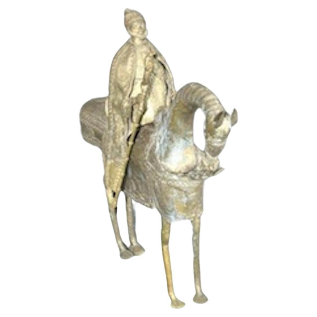 Bronze-Skulptur eines Mannes auf Pferd im Angebot