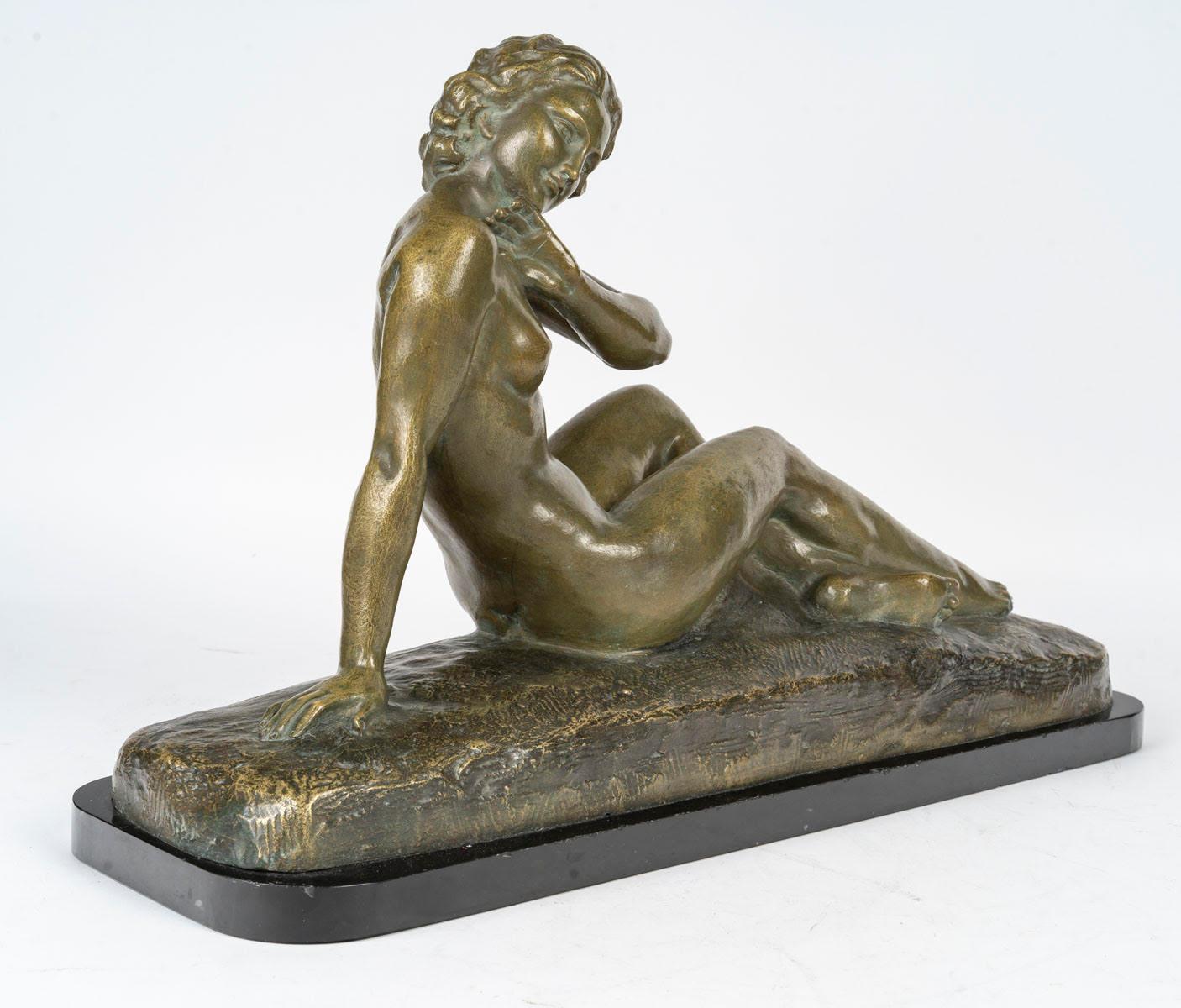 Bronze sculpture of a nude woman, signed Cipriani, early 20th century.

Sculpture signed Cipriani in patinated bronze in the Art Deco style, marble base, representing a nude woman, 1930.
H: 30cm, W: 55cm, D: 17cm