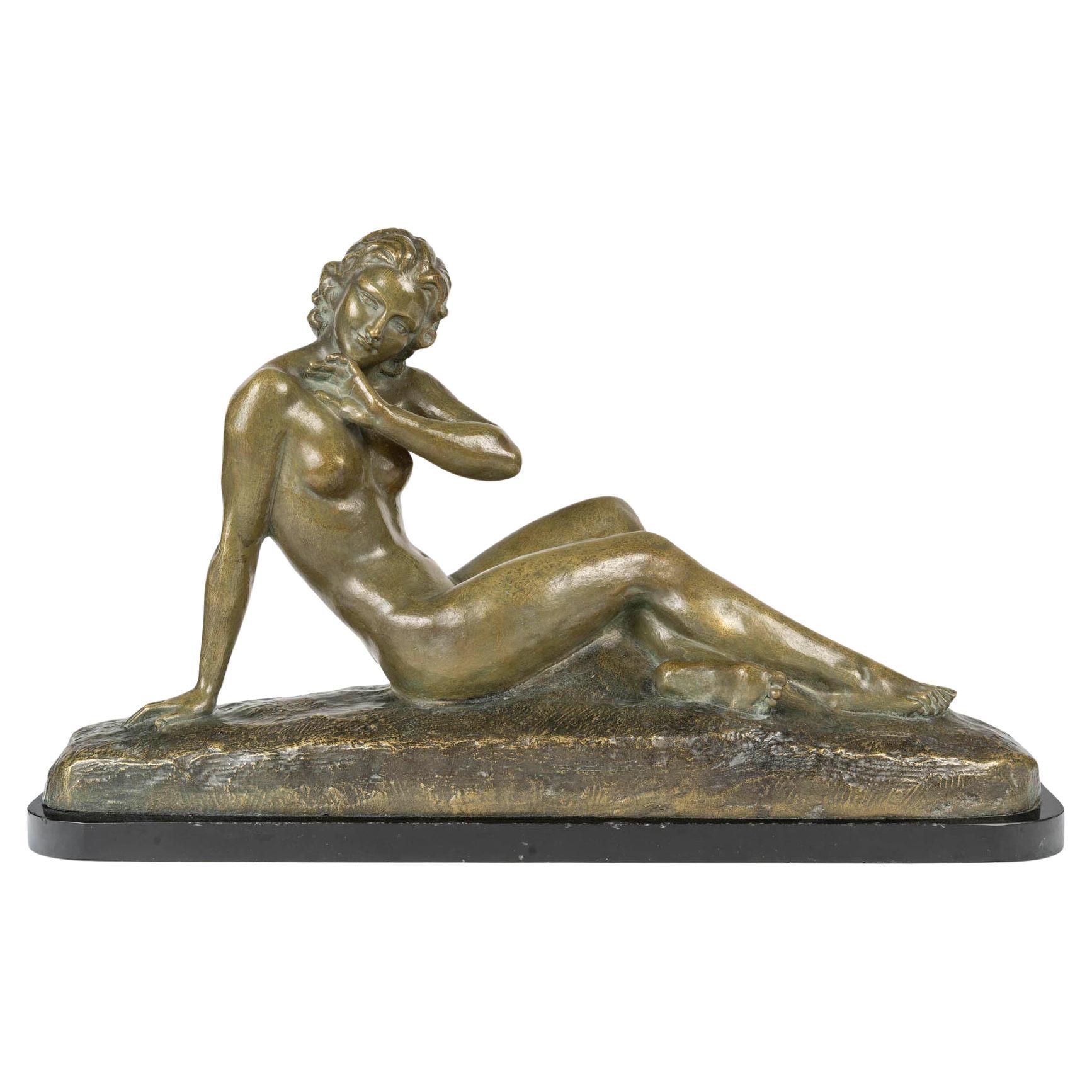 Escultura de bronce de una mujer desnuda, firmada Cipriani, principios del siglo XX.