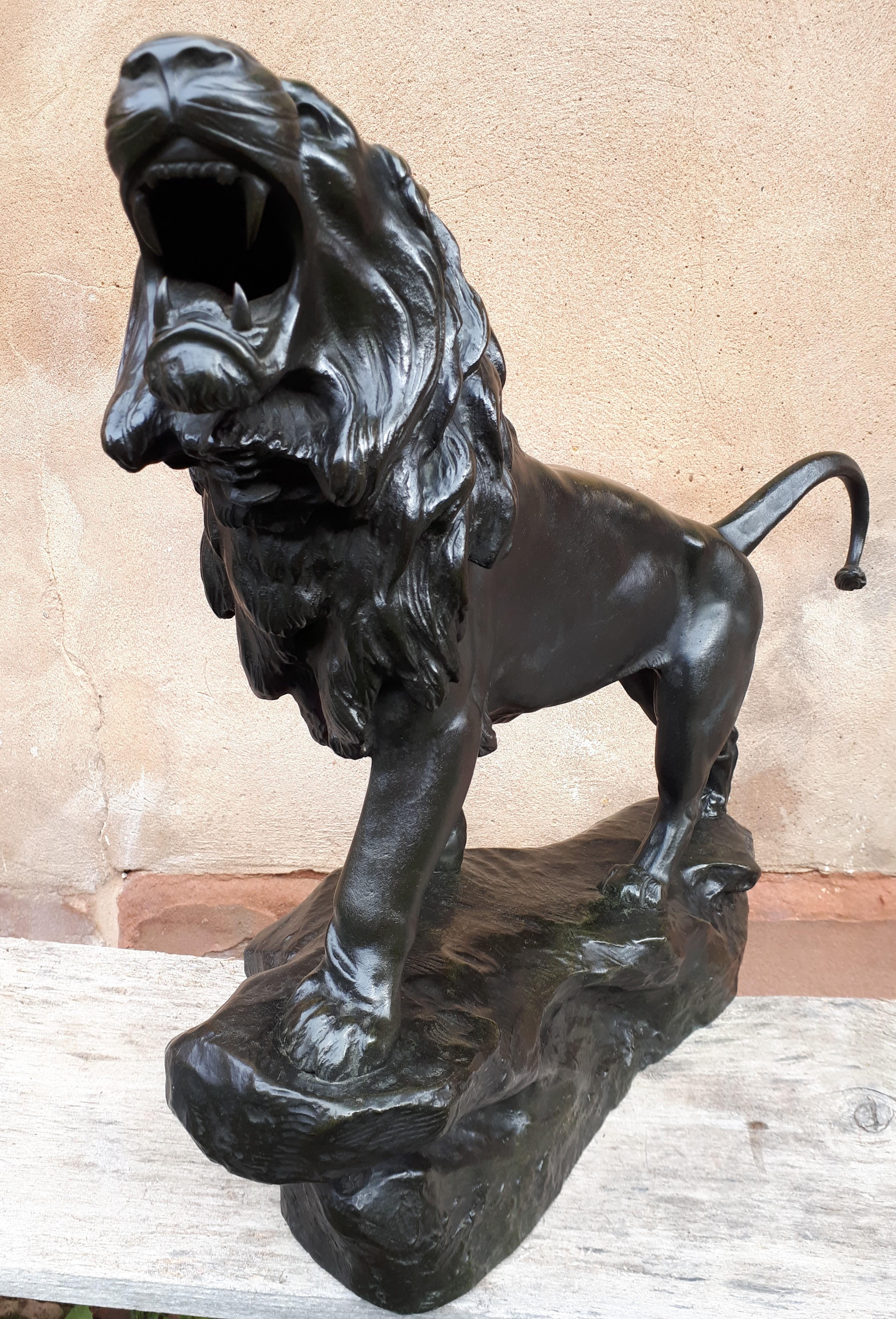 20th Century Bronze Sculpture Of A Roaring Lion, By Léon Bureau For Sale