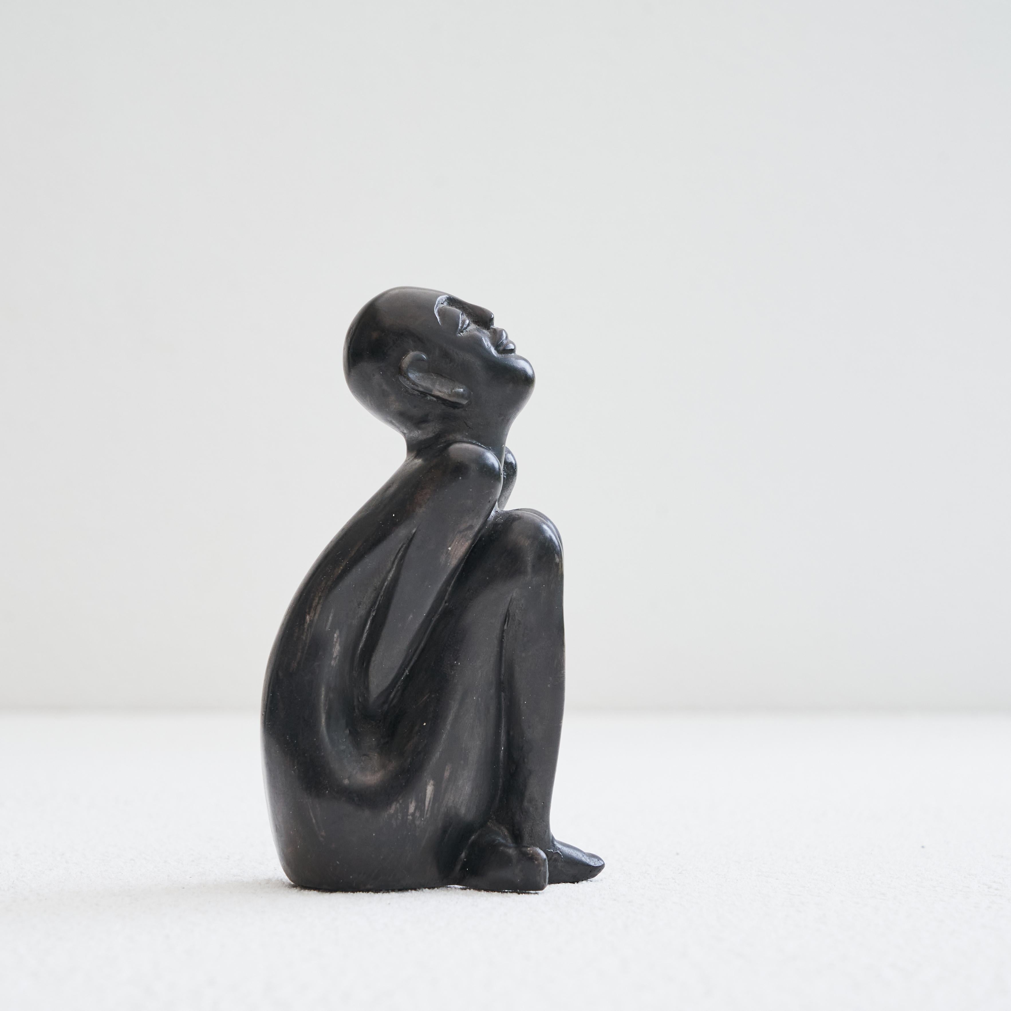 XX secolo Scultura in bronzo di un uomo seduto in vendita