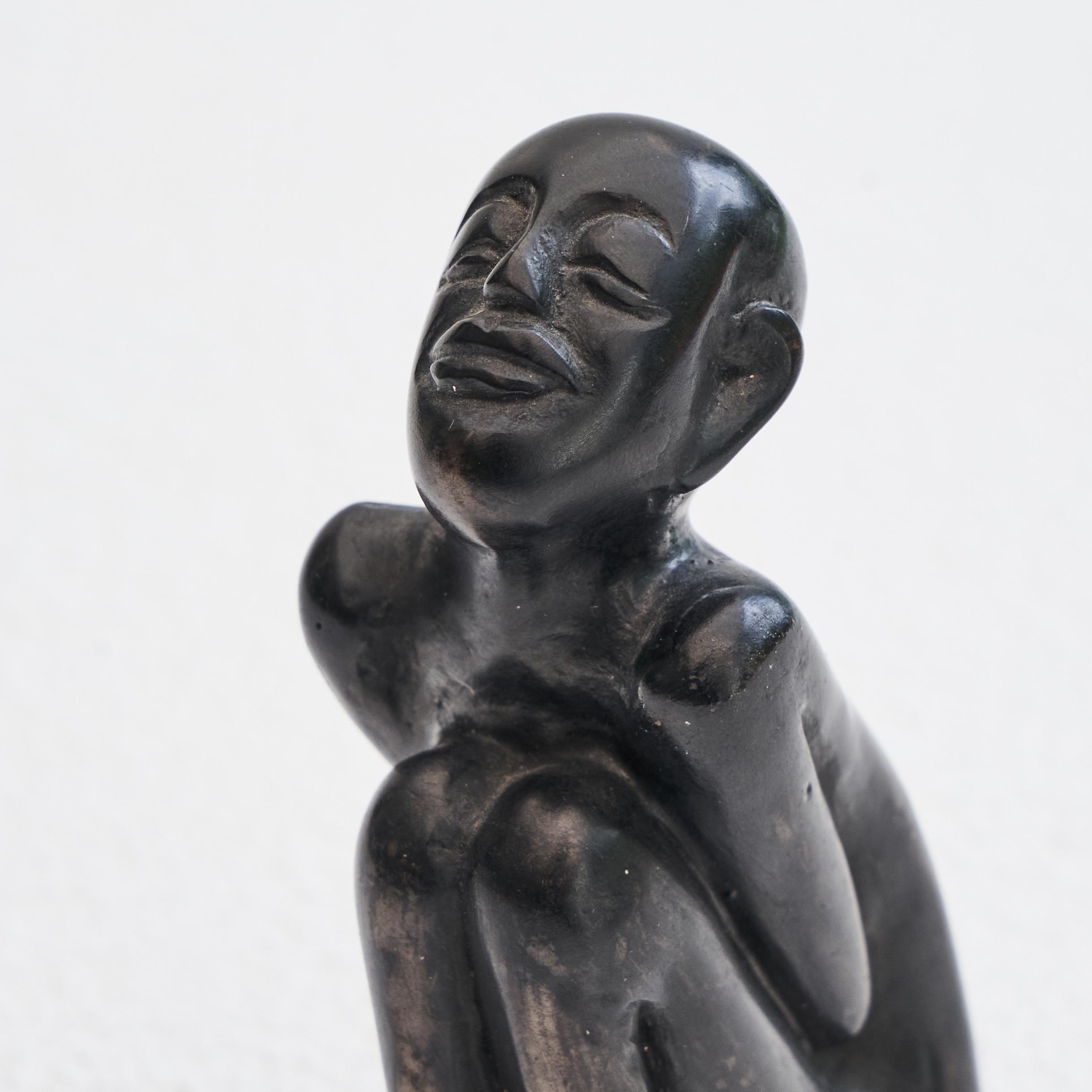 Scultura in bronzo di un uomo seduto in vendita 3