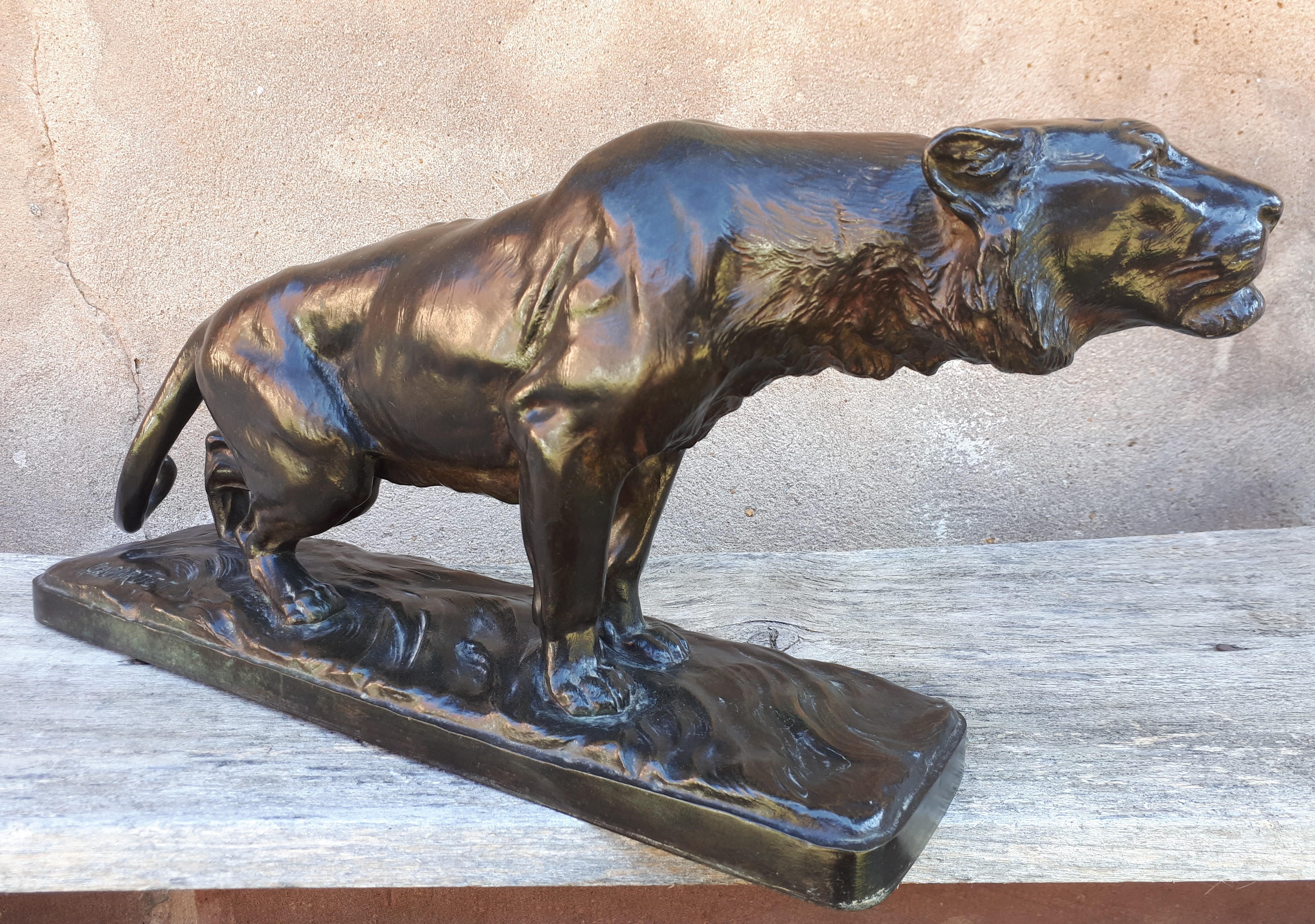 Art nouveau Sculpture en bronze d'un tigre sur la prowl, par Georges Gardet en vente