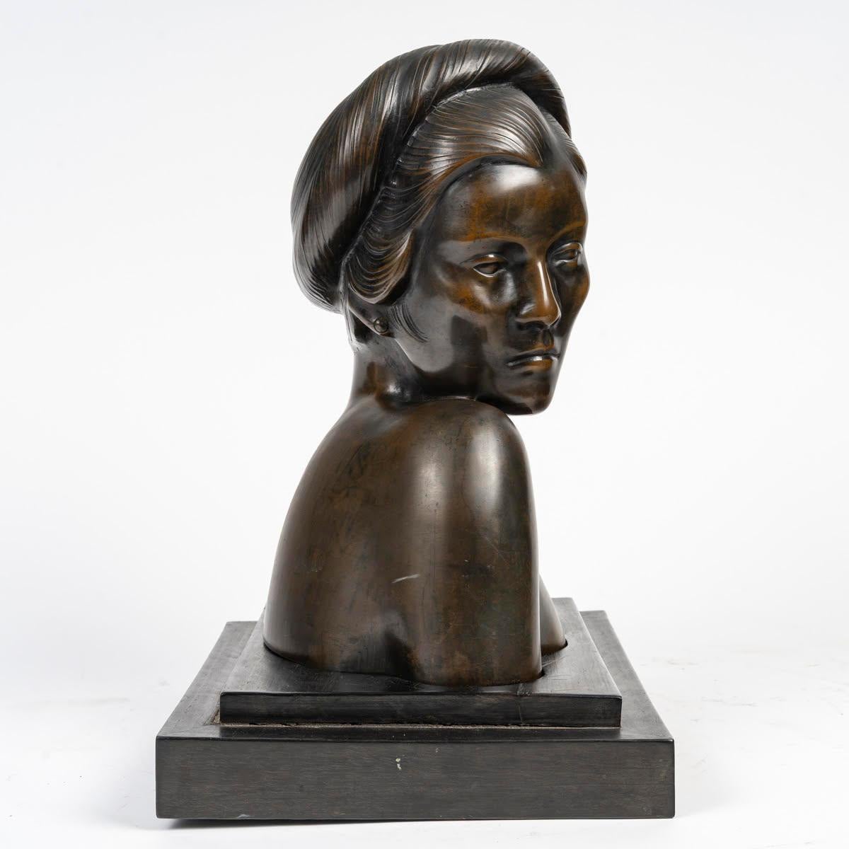 Escultura de bronce de un busto vietnamita, hacia 1920. Vietnamita en venta