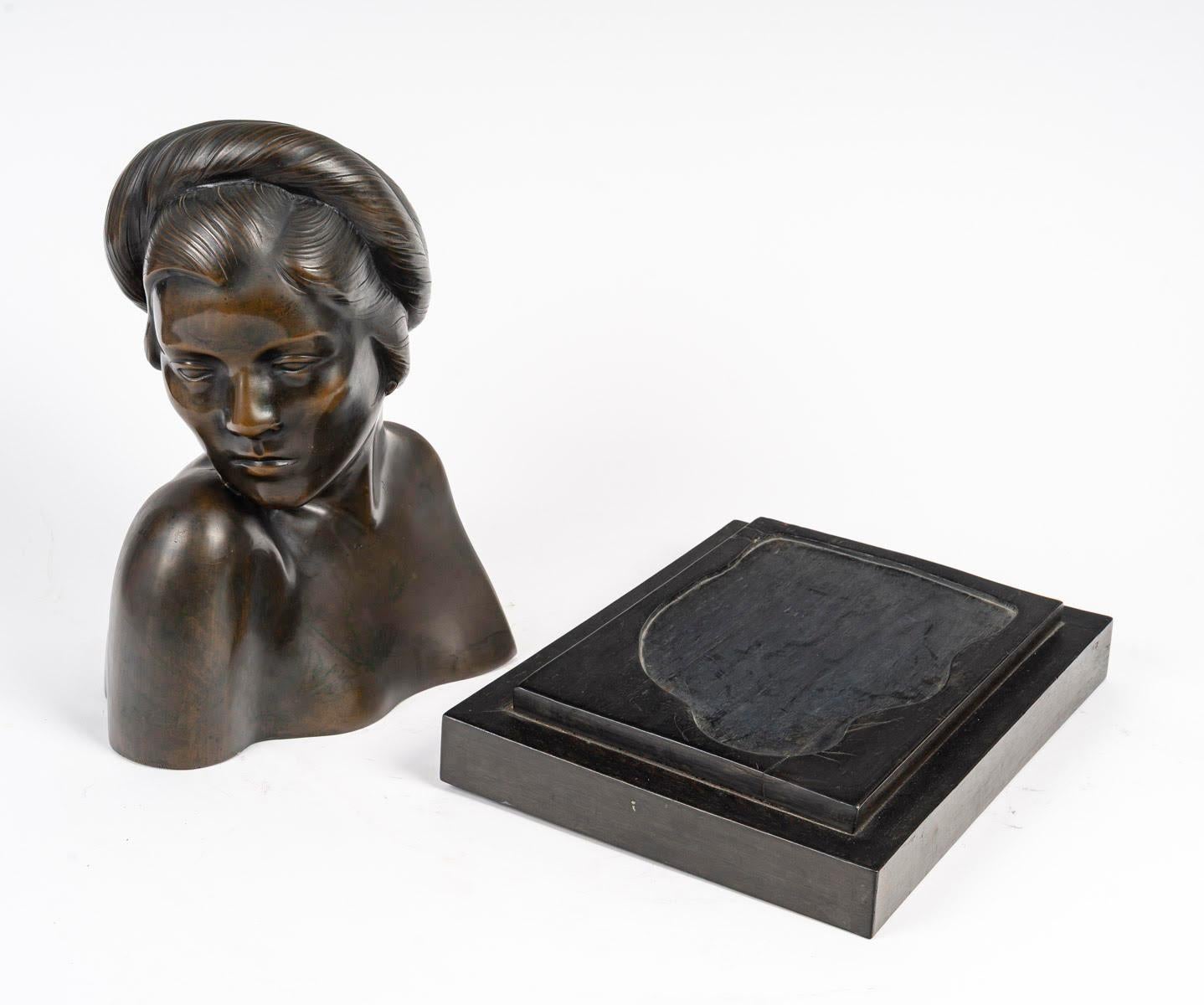 Escultura de bronce de un busto vietnamita, hacia 1920. Bronce en venta