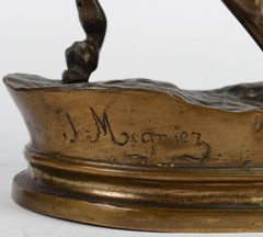 Escultura de bronce de un caballo andando, siglo XX.