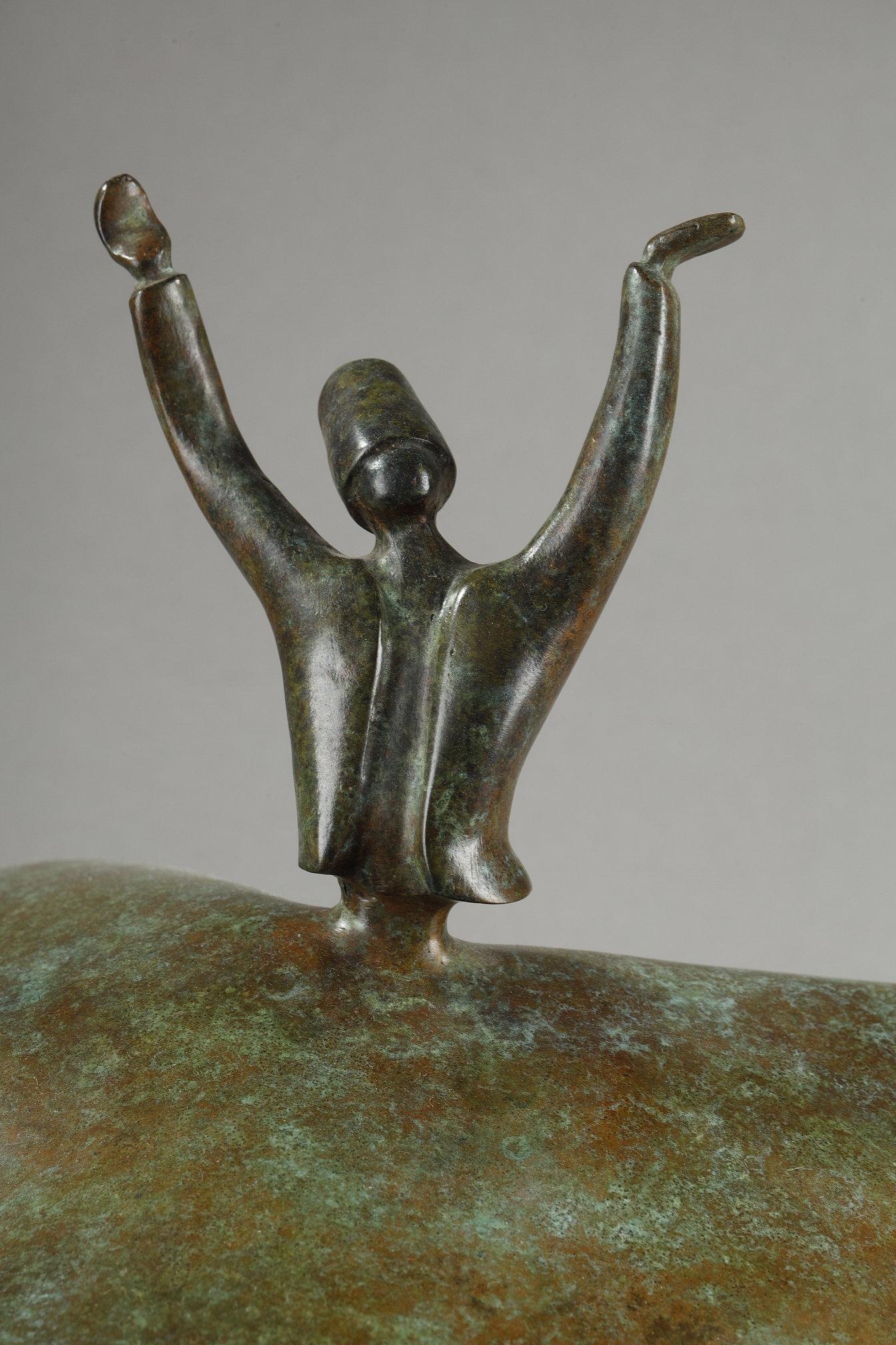Scultura in bronzo di Samya Baroudi raffigurante un derviscio vorticoso in vendita 2