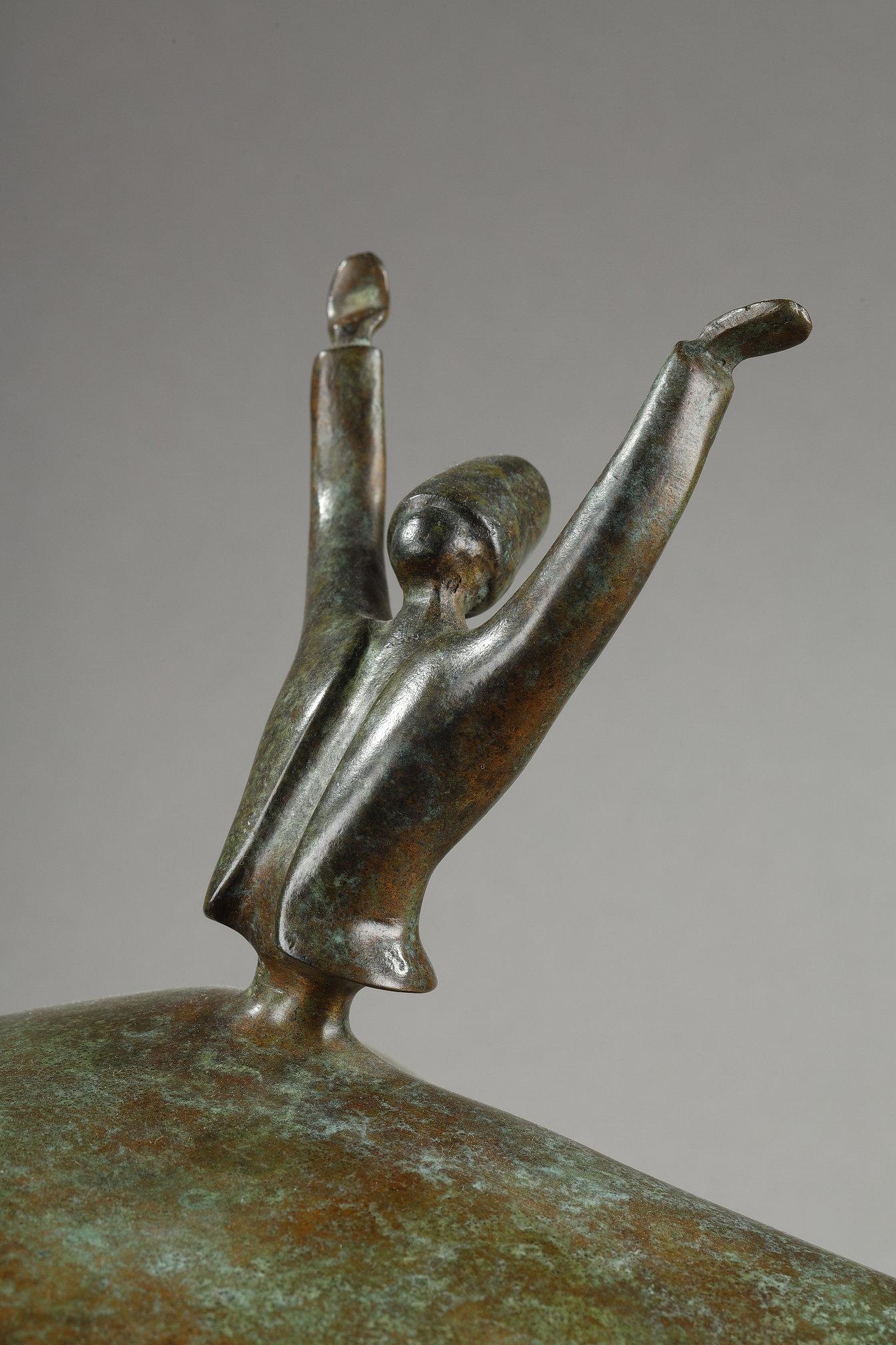 Scultura in bronzo di Samya Baroudi raffigurante un derviscio vorticoso in vendita 3