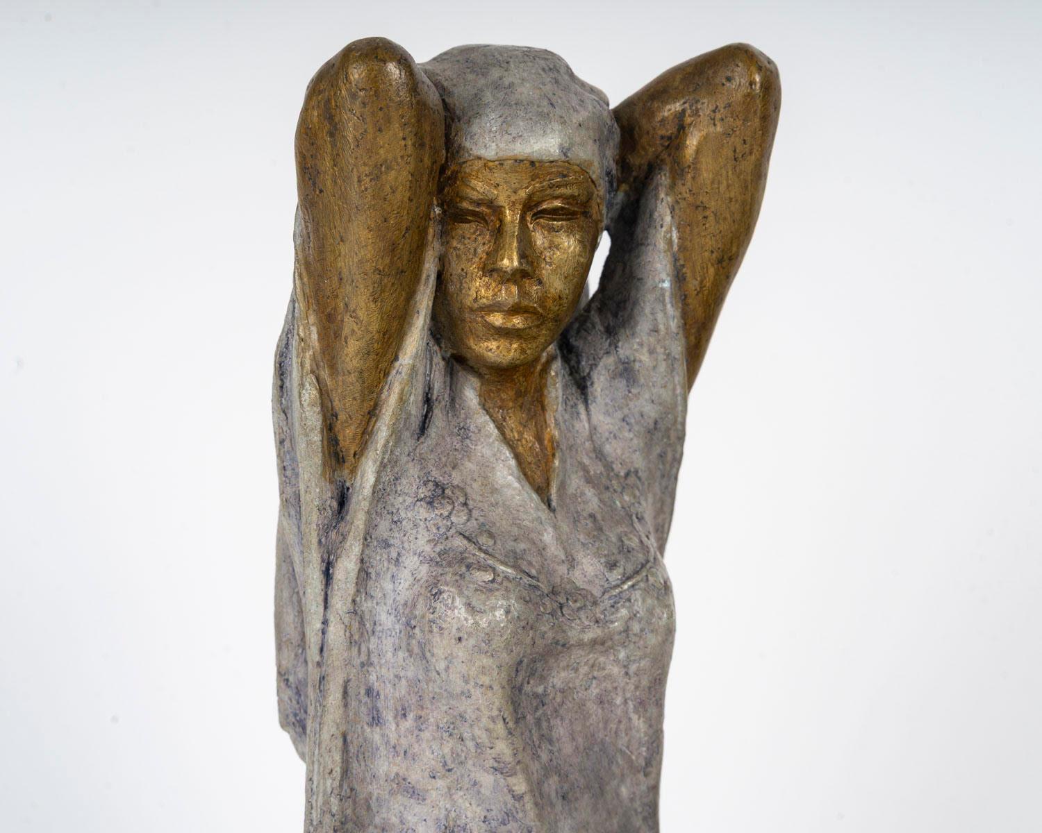 Moderno Scultura in bronzo di una donna, 1991, firmata. in vendita
