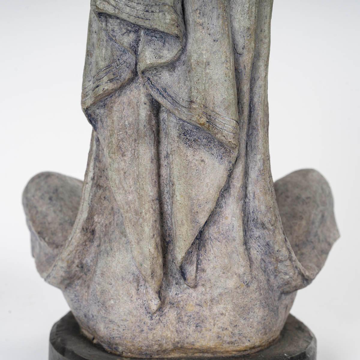 XX secolo Scultura in bronzo di una donna, 1991, firmata. in vendita