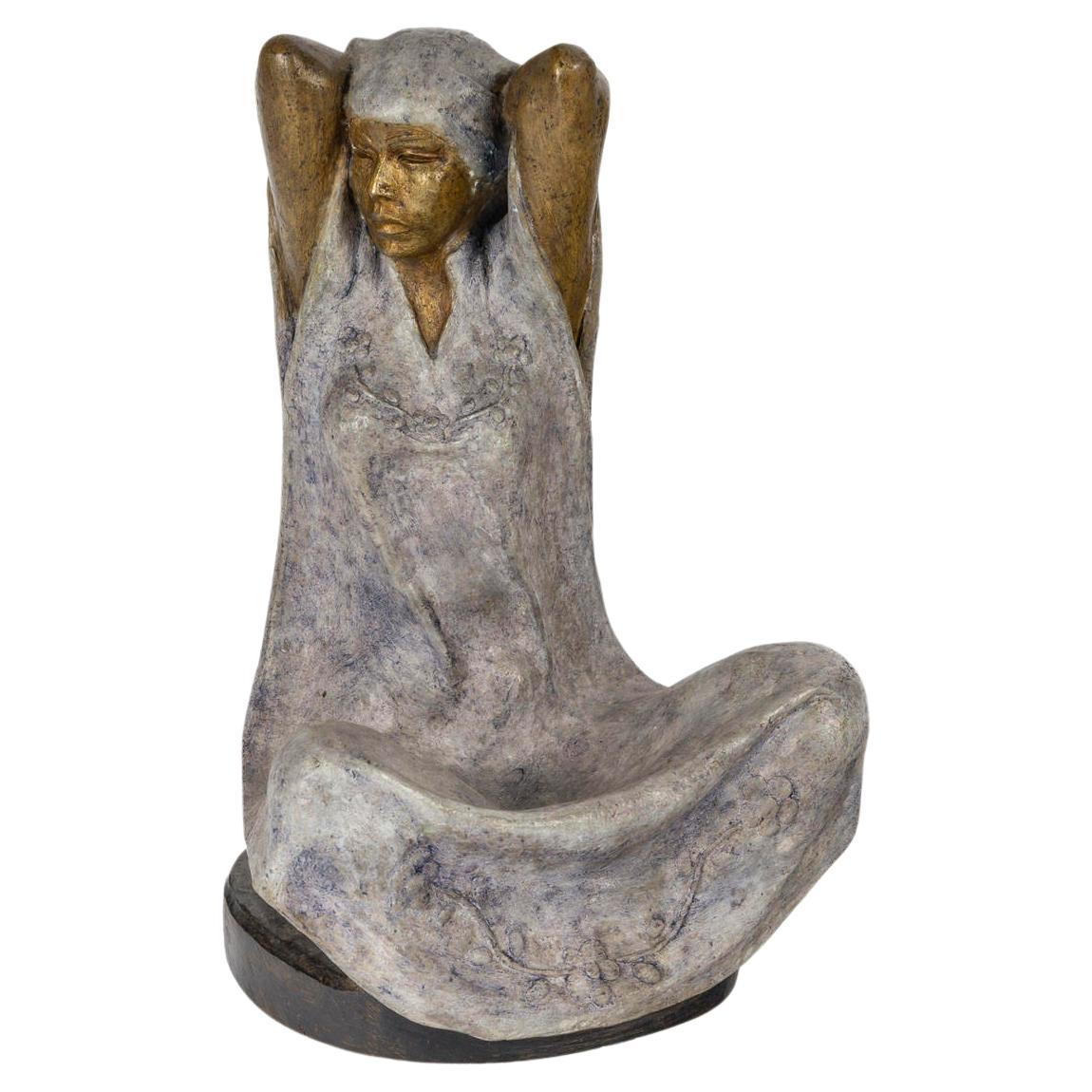 Escultura de bronce de una mujer, 1991, Firmado.