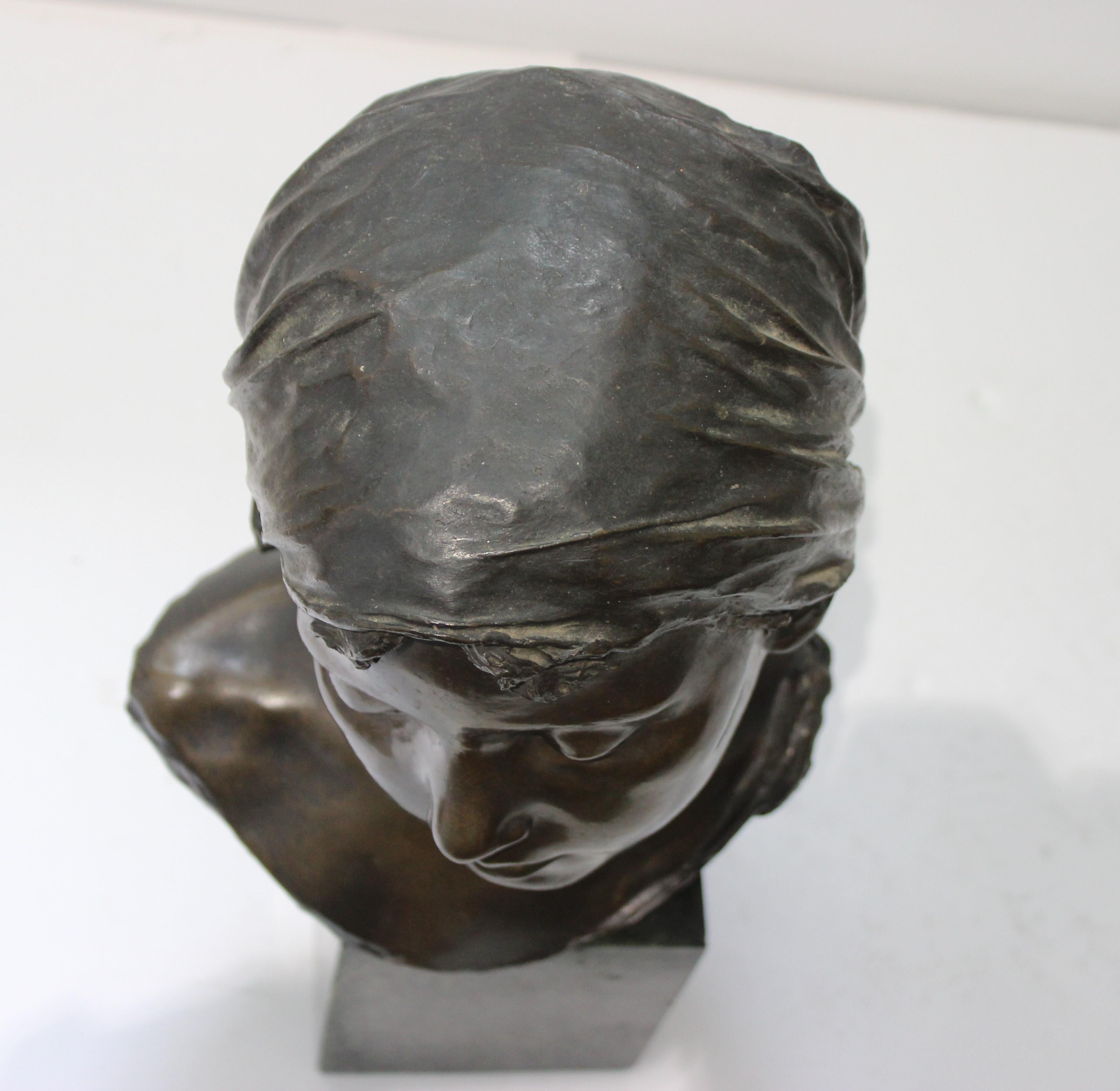 Bronzeskulptur eines jungen Mädchens aus Bronze von Edouard Rossi 3