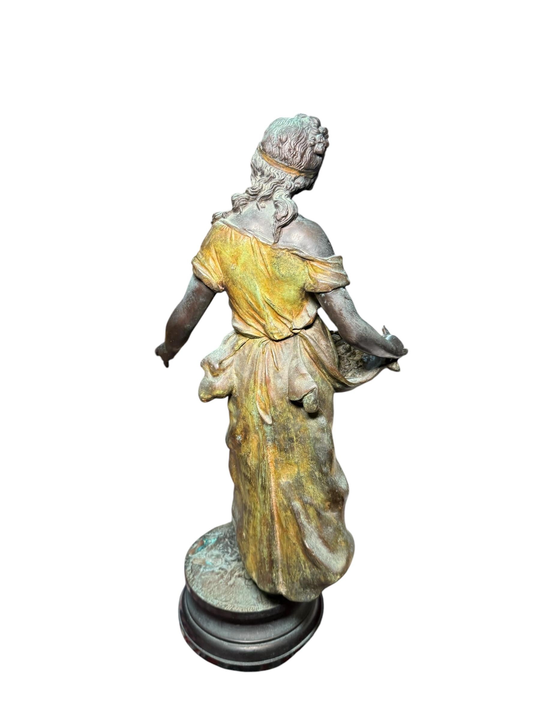 Art Nouveau Scultura in bronzo di una giovane contadina in vendita