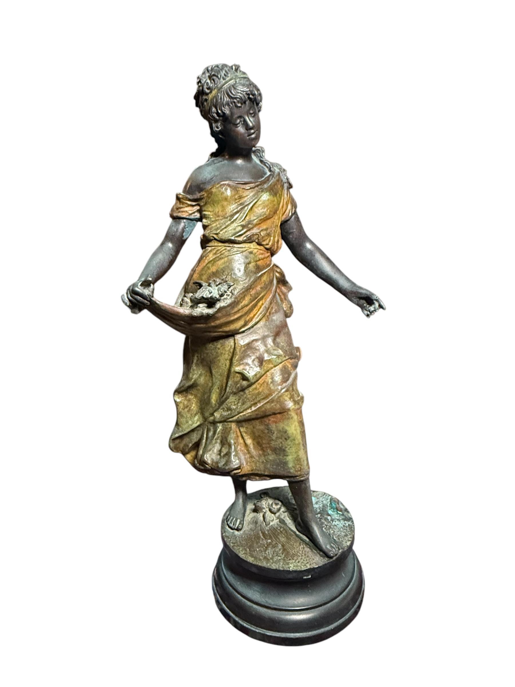 Scultura in bronzo di una giovane contadina in vendita 1