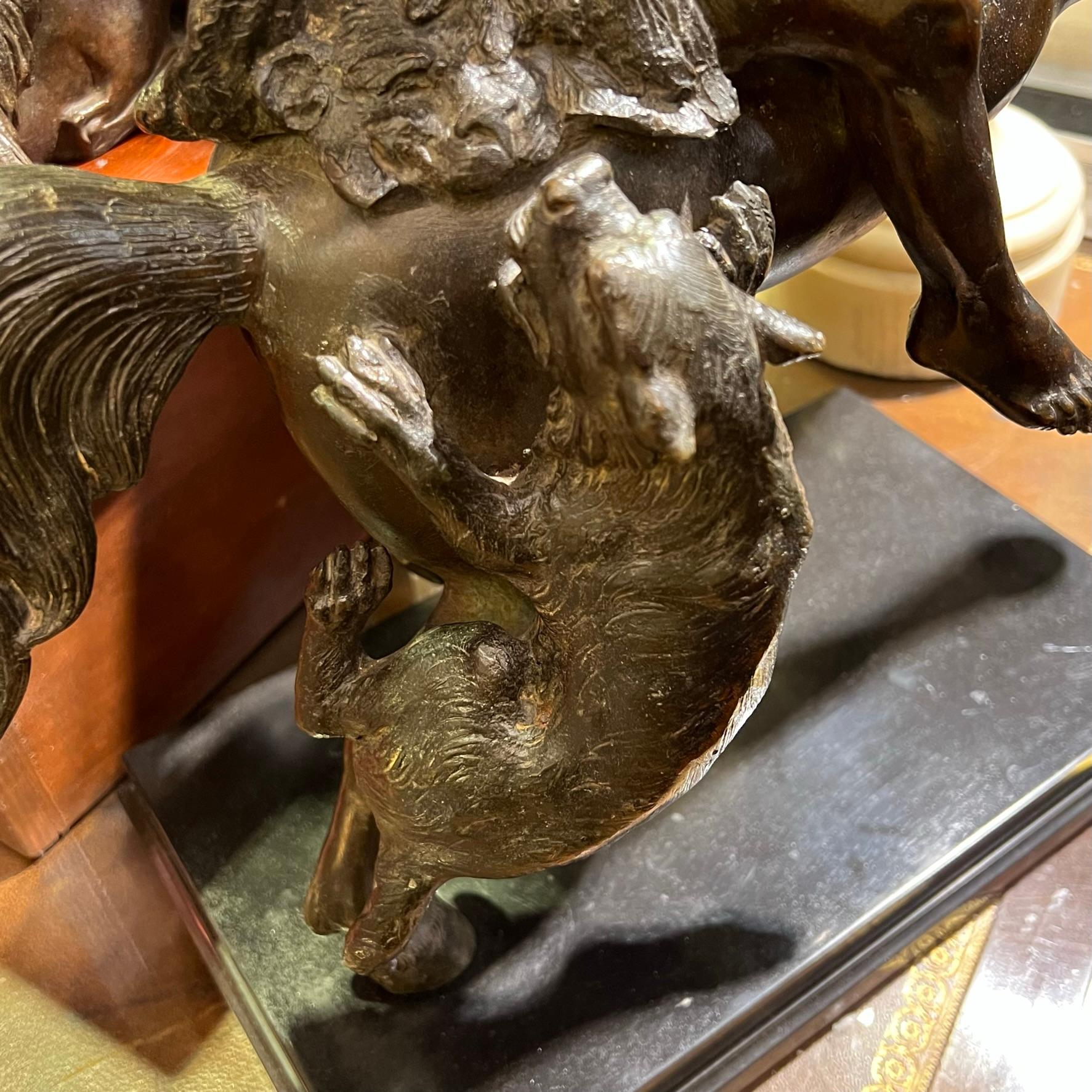Sculpture en bronze d'un lion indien américain combattant des montagnes cachées  en vente 4