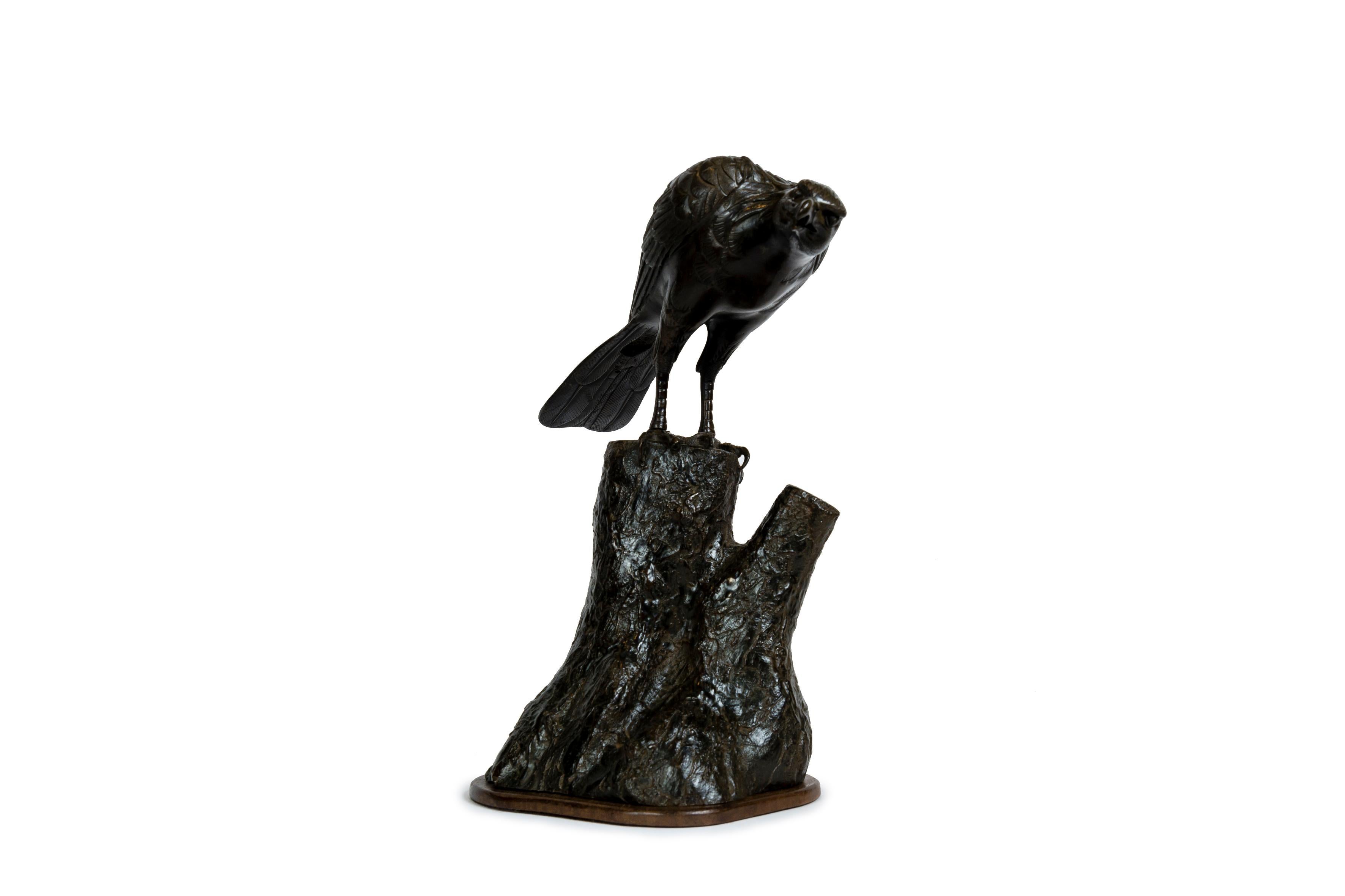Edo Scultura in bronzo di un'aquila su un ceppo d'albero, da utilizzare come incensiere in vendita
