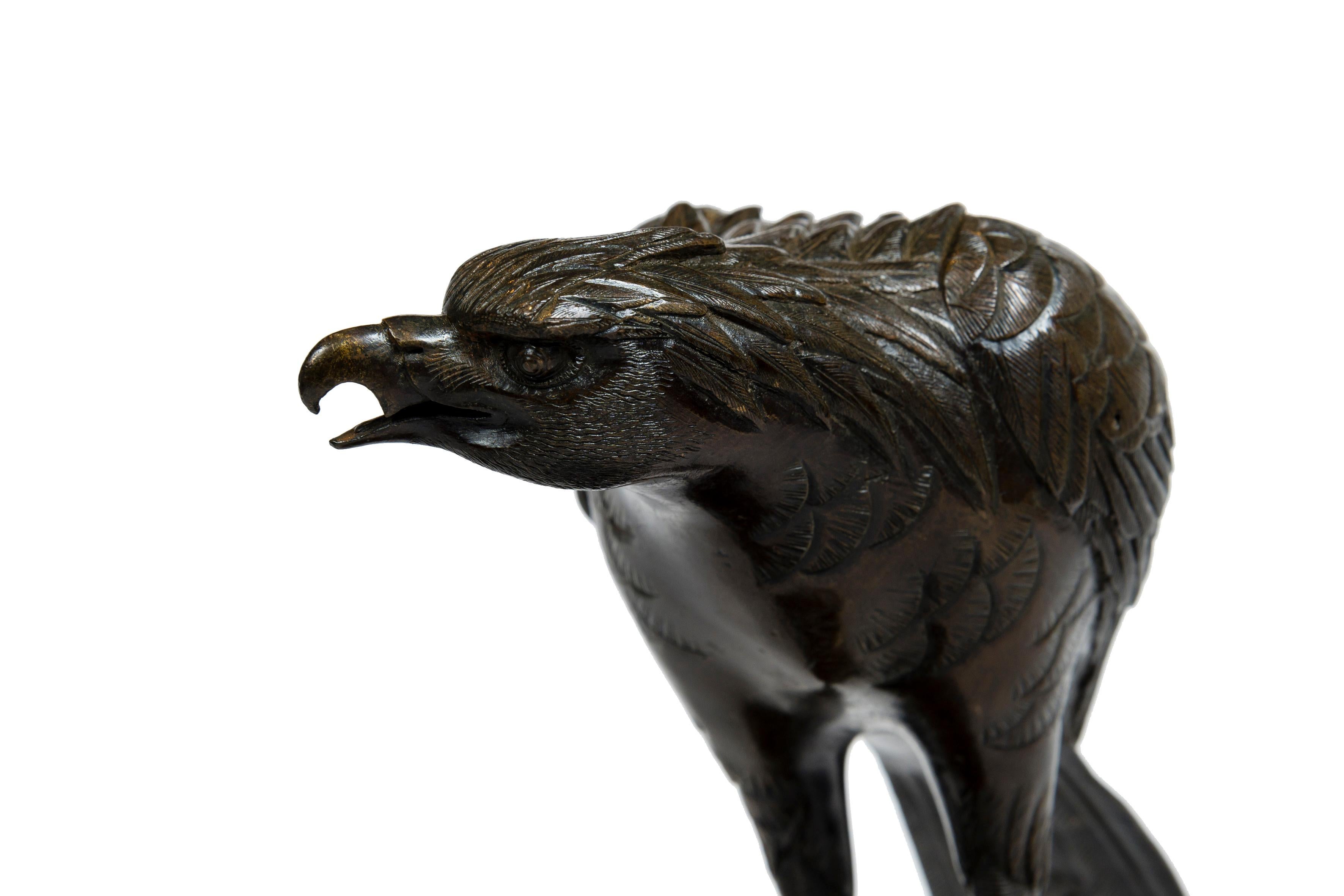Calco Scultura in bronzo di un'aquila su un ceppo d'albero, da utilizzare come incensiere in vendita