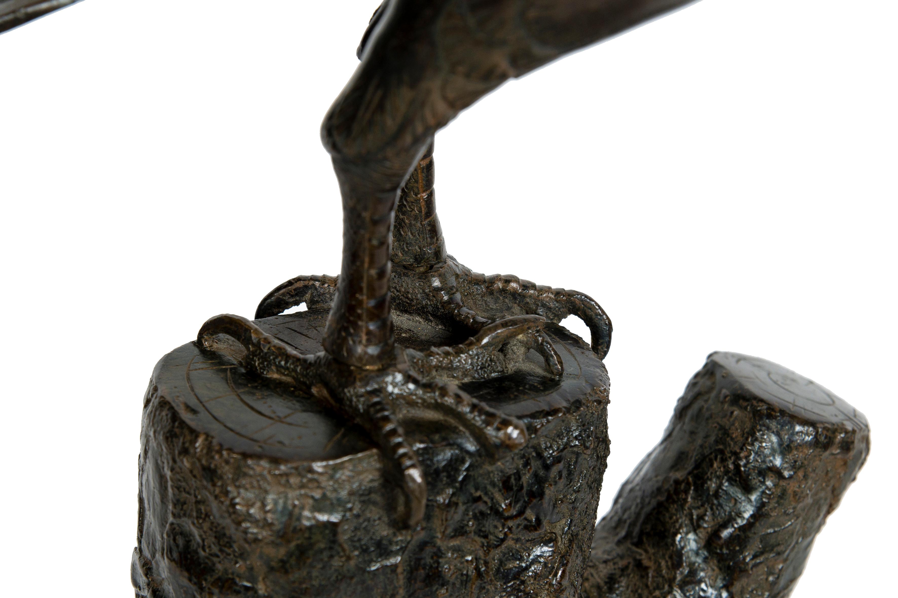 Bronzo Scultura in bronzo di un'aquila su un ceppo d'albero, da utilizzare come incensiere in vendita