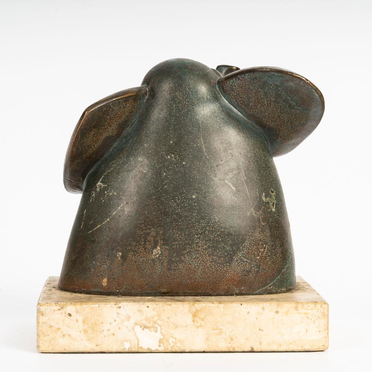 Sculpture en bronze d'un éléphant, 20e siècle, signée A.Pair, socle en marbre. Bon état - En vente à Saint-Ouen, FR