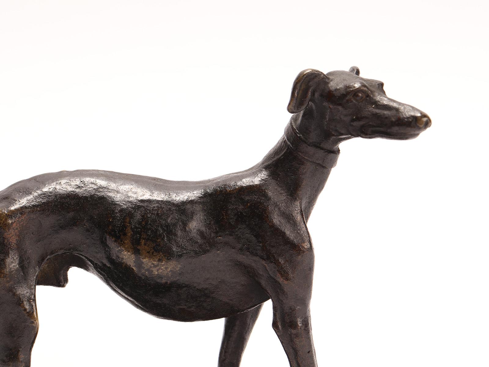 XIXe siècle Sculpture italienne en bronze d'un chien de lévrier, France, 1880 en vente