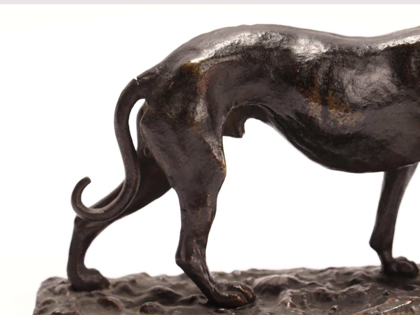 Bronze Sculpture italienne en bronze d'un chien de lévrier, France, 1880 en vente