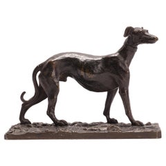 Sculpture italienne en bronze d'un chien de lévrier, France, 1880