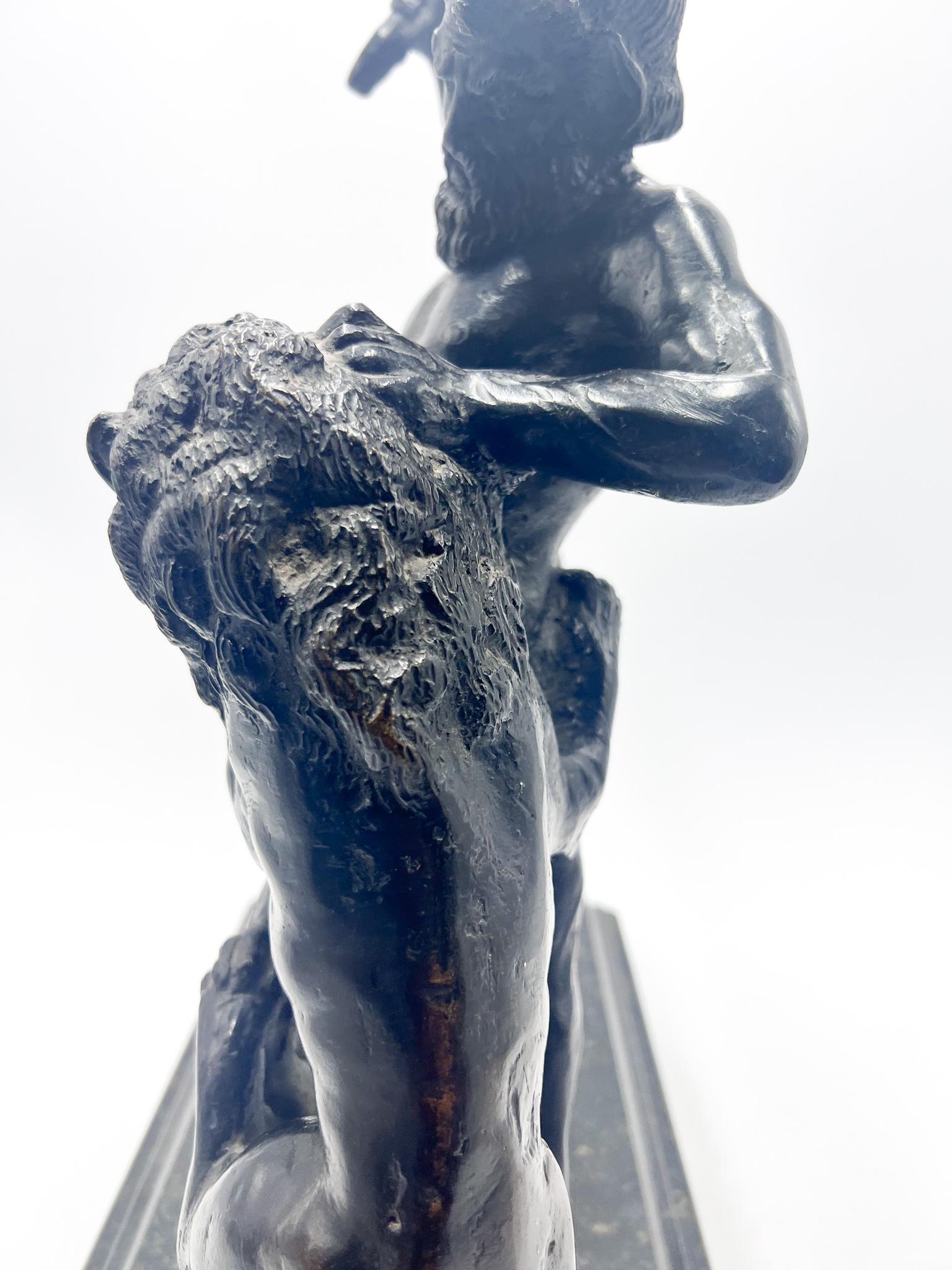 Sculpture en bronze d'un Centaure combattant avec un lion avec base en marbre, datant de 1800 en vente 6