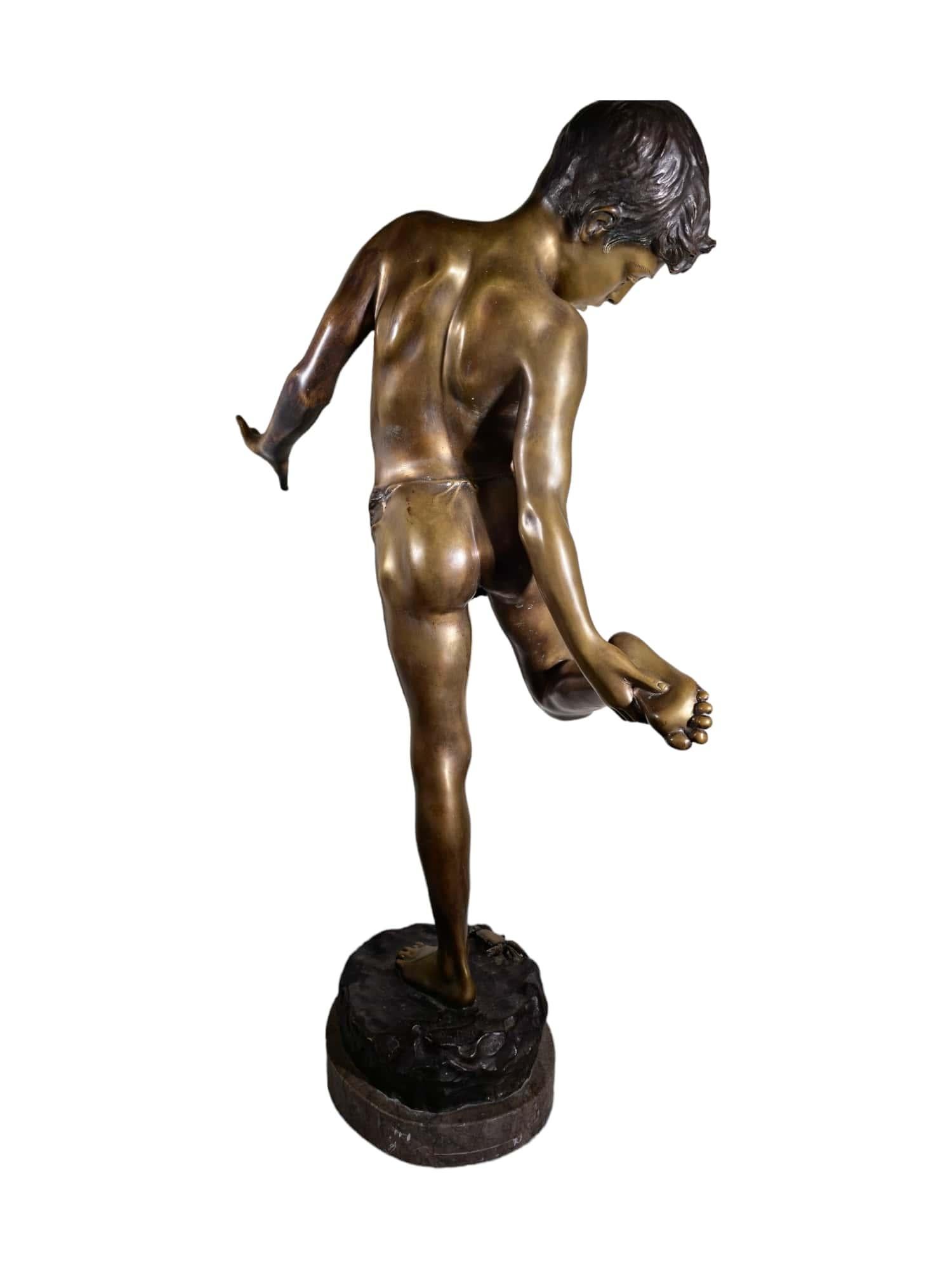 Bronzeskulptur eines Kindes aus Bronze - 105 cm im Angebot 7