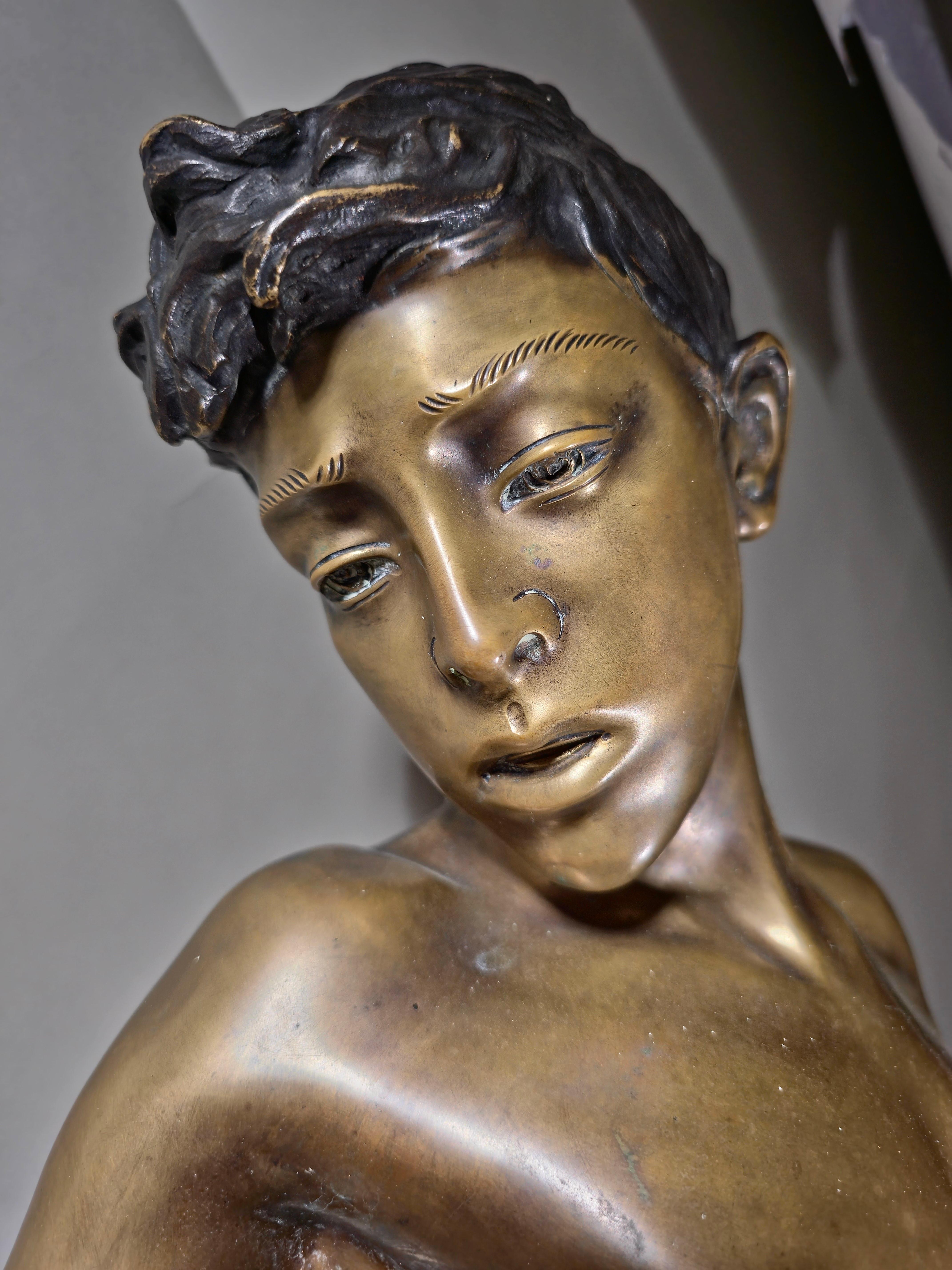Bronzeskulptur eines Kindes aus Bronze - 105 cm im Zustand „Gut“ im Angebot in Madrid, ES