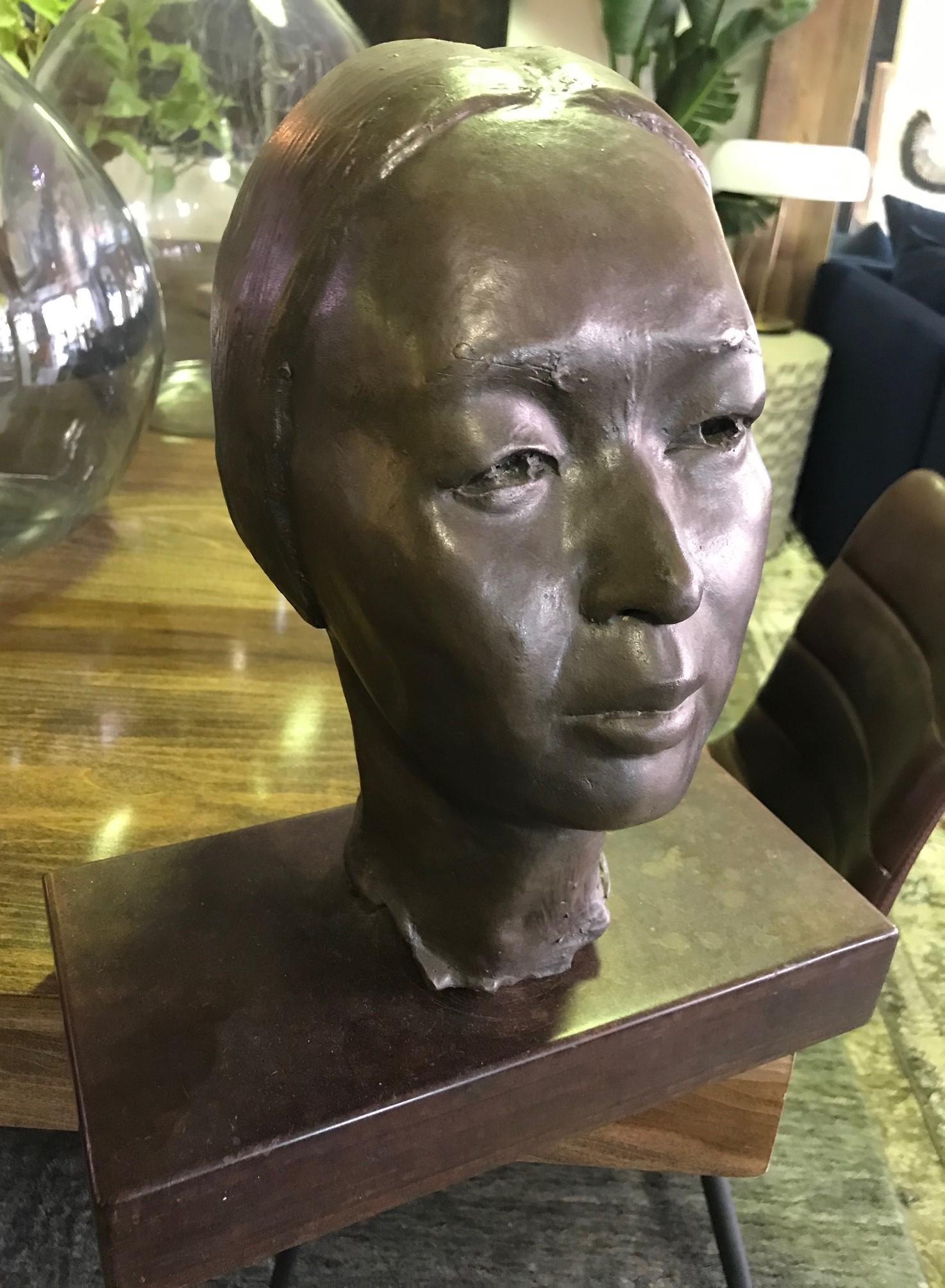 Showa Sculpture en bronze de tête de femme japonaise dans le style d'Isamu Noguchi en vente